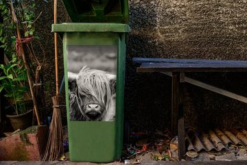 MuchoWow Wandsticker Schottischer Highlander - Kuh - Tiere - Schwarz-Weiß - Ländlich (1 St), Mülleimer-aufkleber, Mülltonne, Sticker, Container, Abfalbehälter