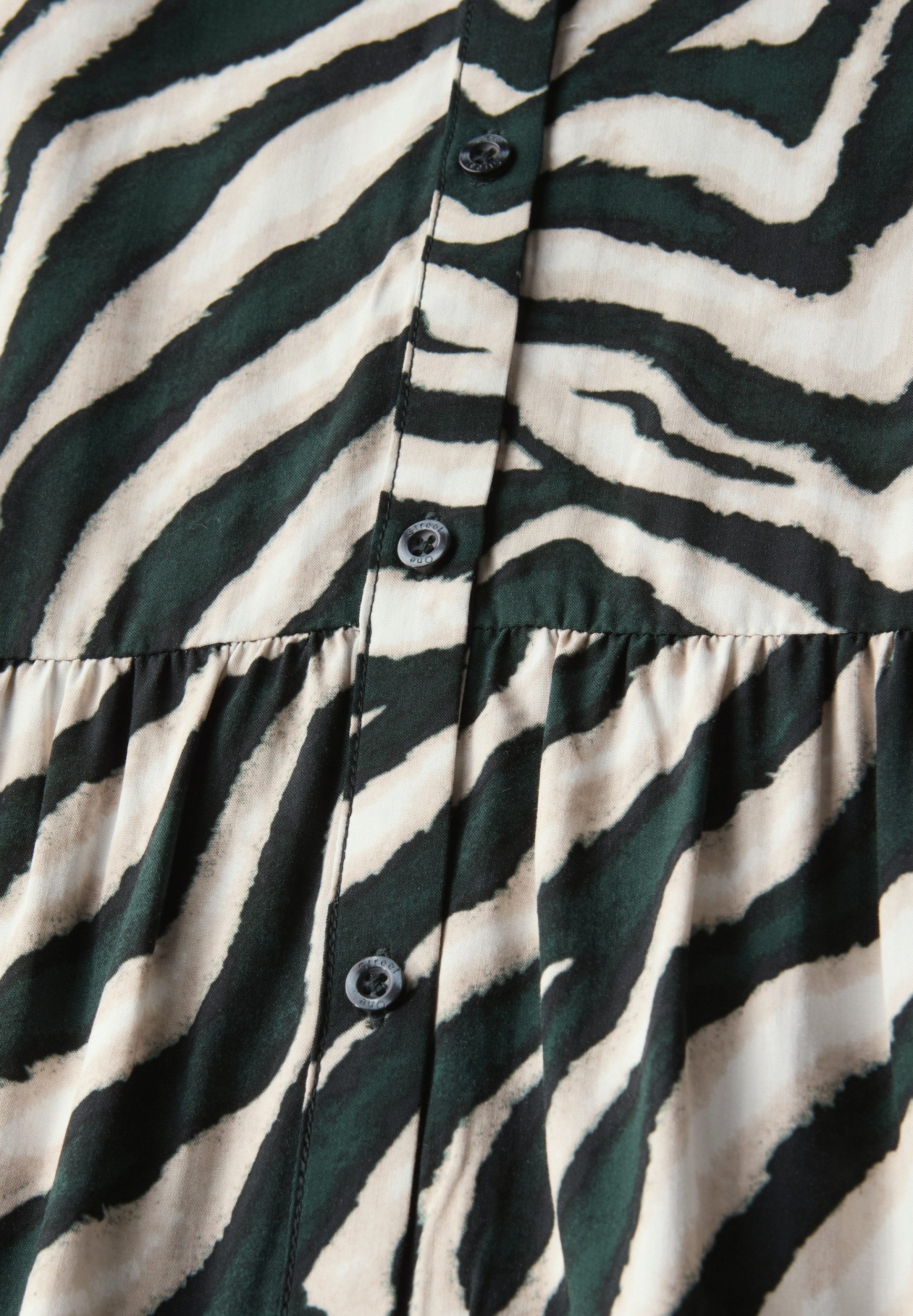 STREET ONE Midikleid – Midi Kleid mit Hemdkragen und Volants durchgehende Knopfleiste