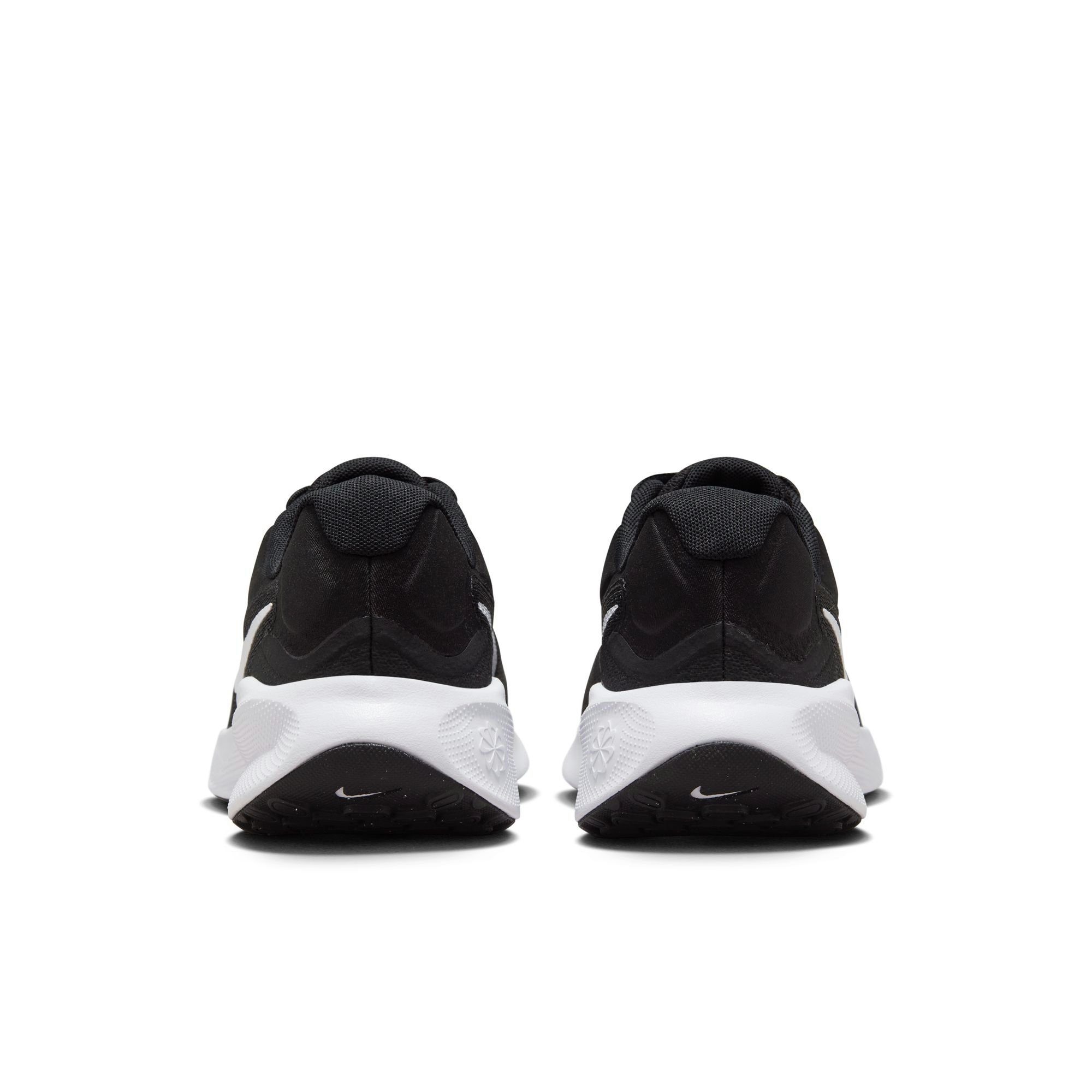 Nike schwarz-weiß Laufschuh Revolution 7