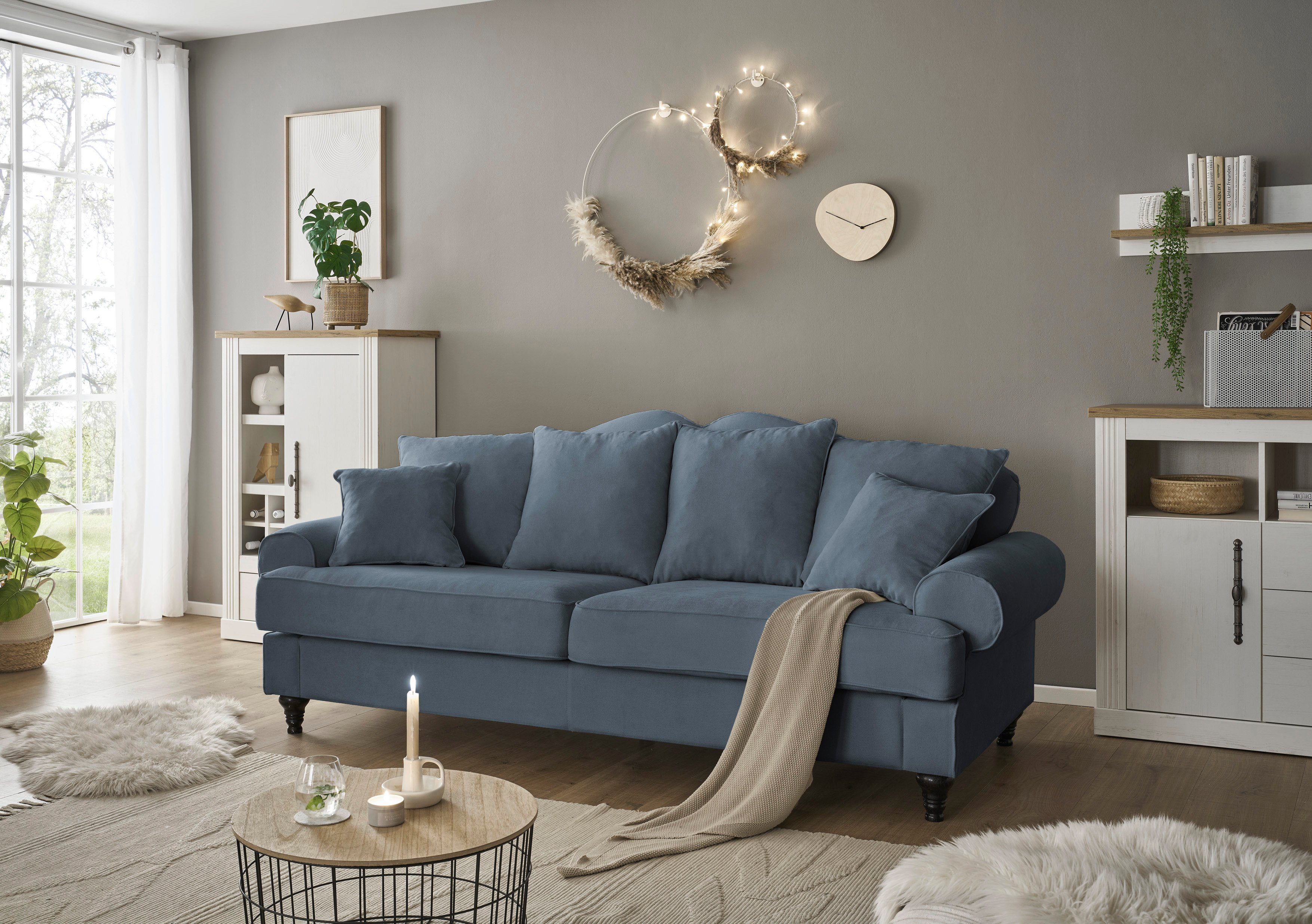 OTTO home 3,5-Sitzer Westminster, Sofa im Landhausstil, Couch mit Zierkissen, Federkern-Polsterung, gedrechselter Fuß, hochwertiger Microfaserbezug