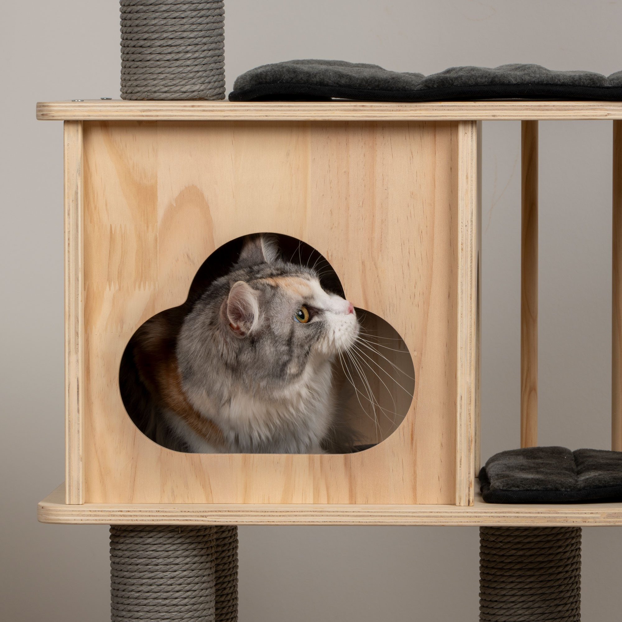 dobar Tierhaus dobar Kratzbaum "Mila" mit Kuschelhöhle - 68 x 48 x 116 cm