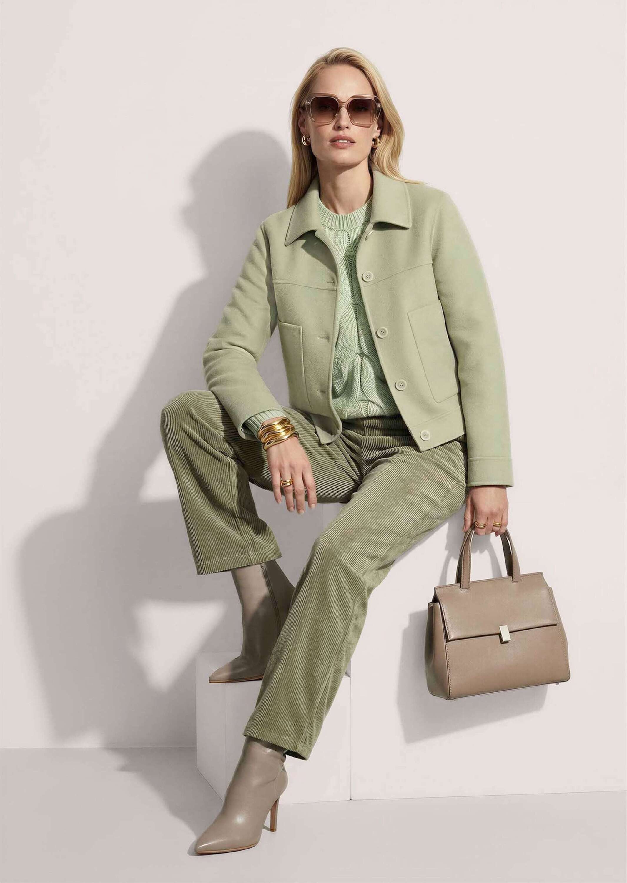 MADELEINE Outdoorjacke Kurze Wolljacke in Doubleface Kastiger Boxy-Schnitt, Hemdkragen & große Taschen
