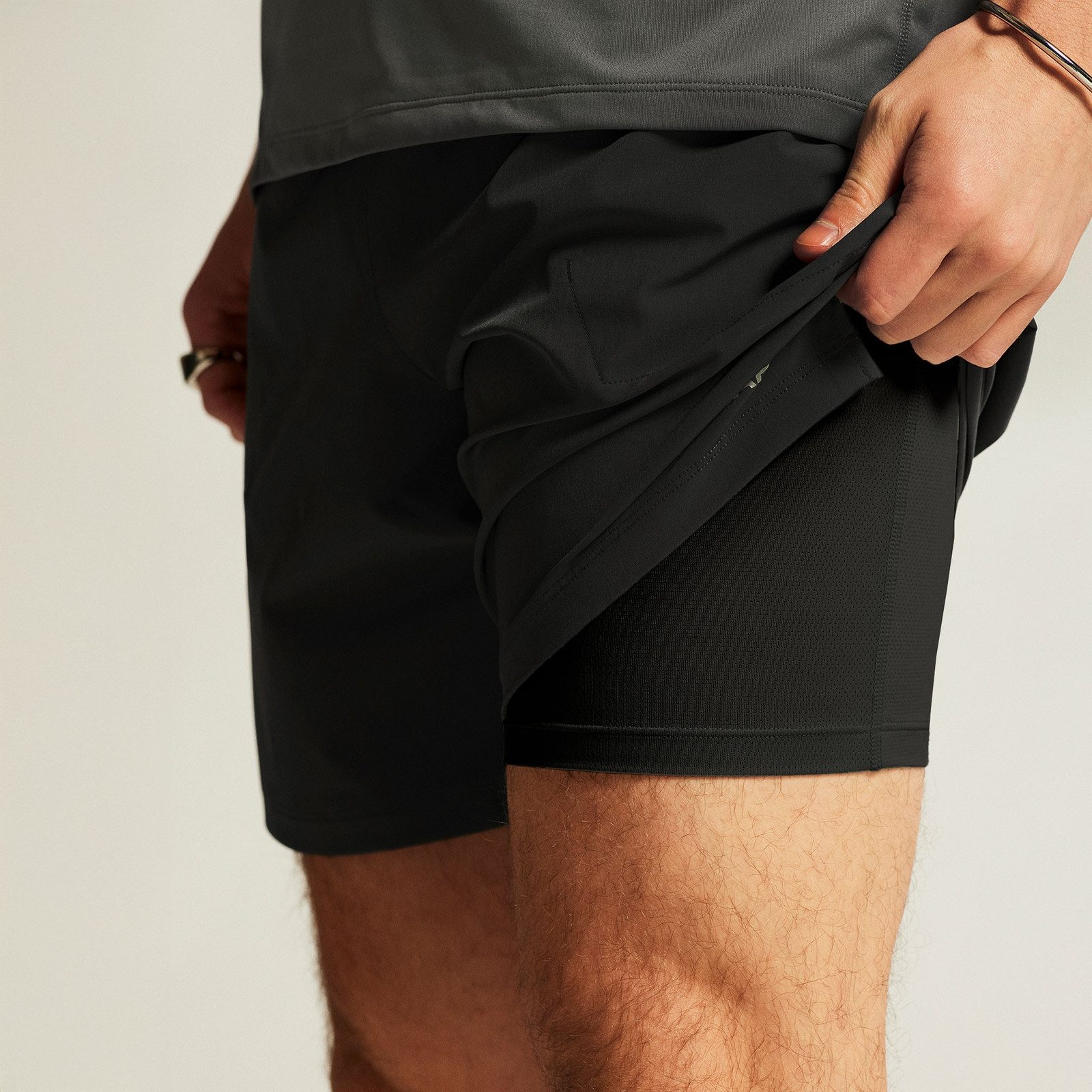 Craft 2-in-1-Hose ADV Essence 2-In-1 Shorts mit Markenlogo auf dem linken Bein
