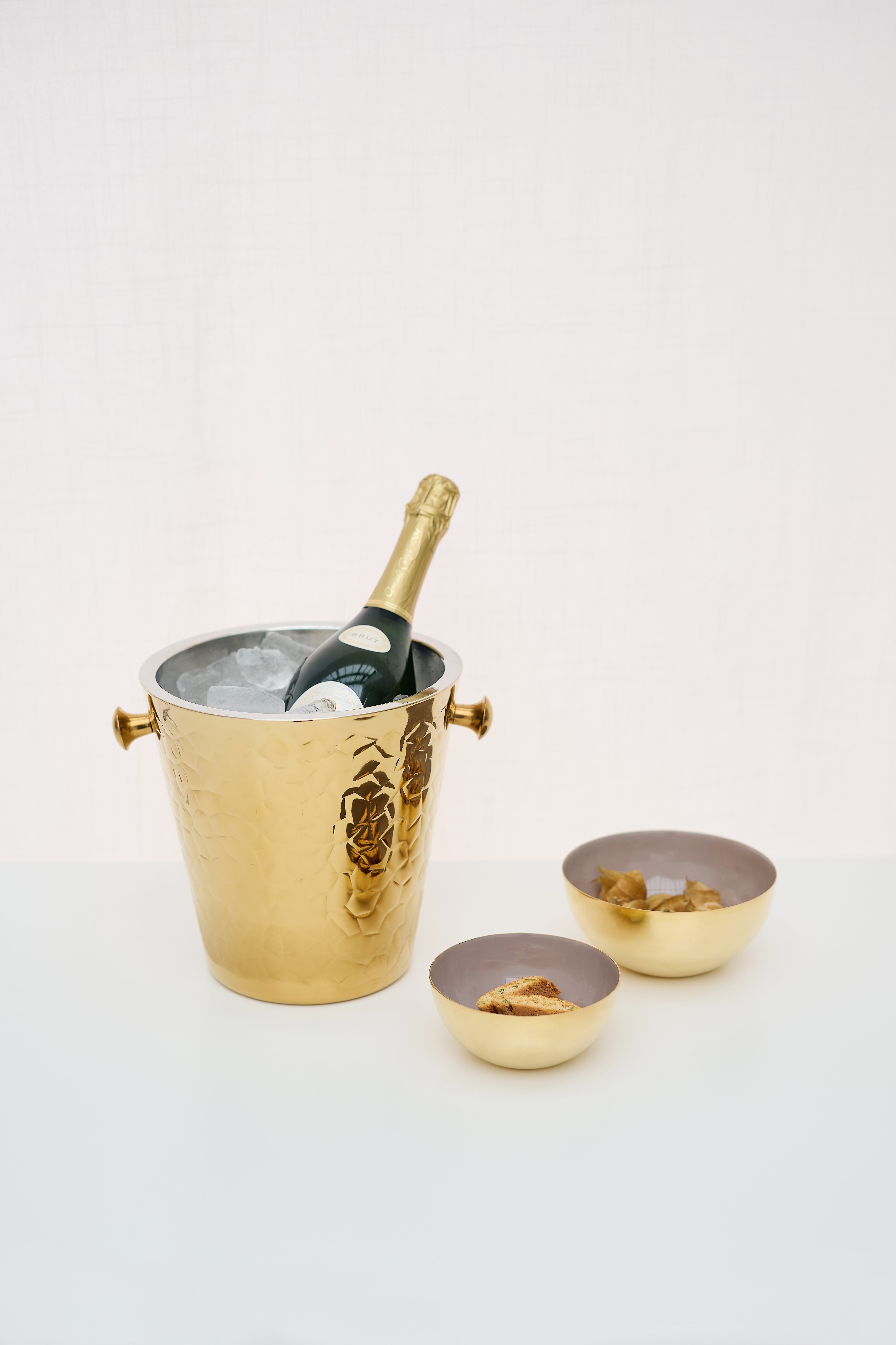 EDZARD Servierschale Liora, Messing,Ø 15,5 cm, H7 cm, Gold-Finish, poliert, innen Perlbeige
