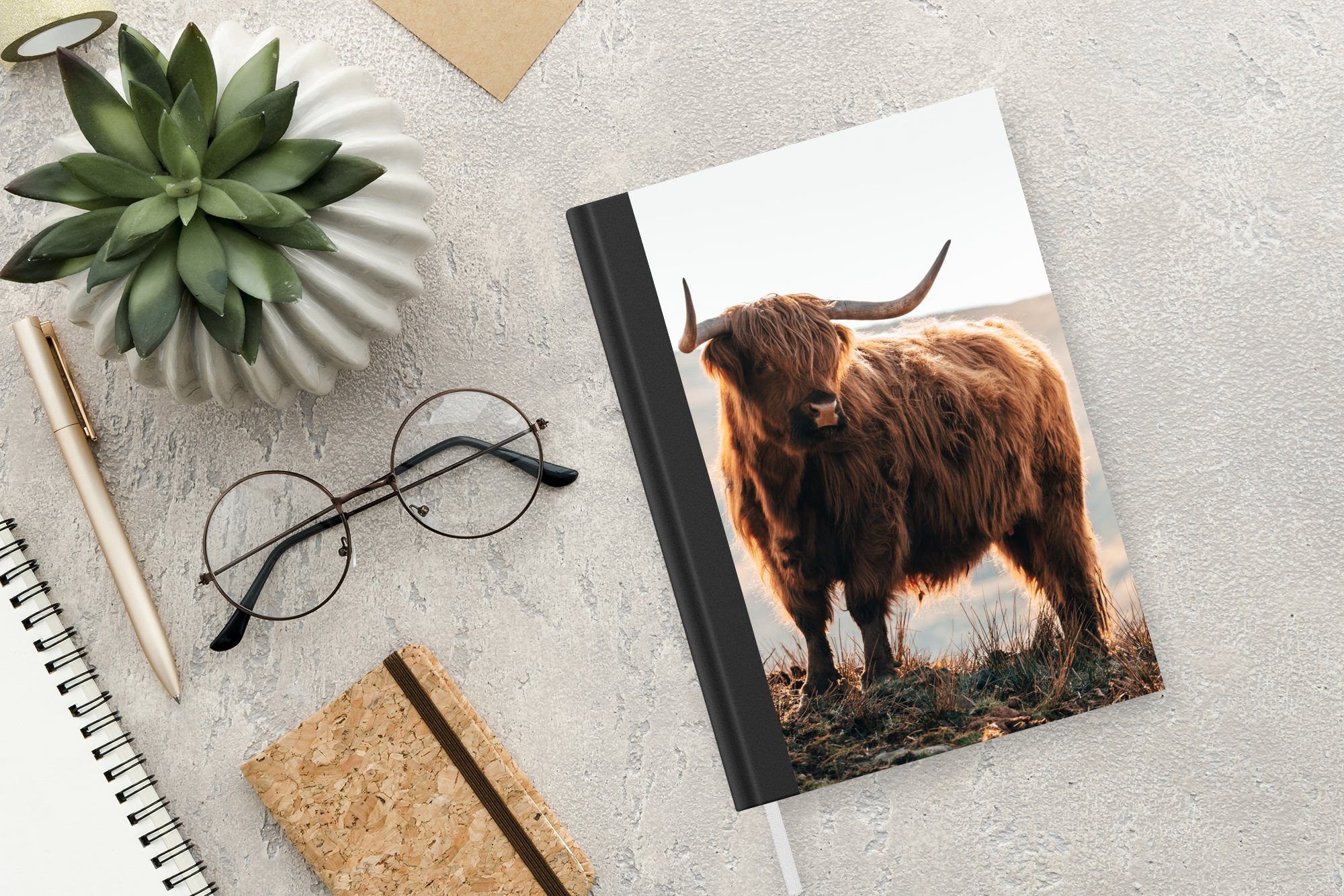 MuchoWow Notizbuch Schottische Highlander Landschaft Journal, - - A5, Tiere Notizheft, - Kuh Merkzettel, Ländlich Haushaltsbuch - Seiten, 98 - Tagebuch, Natur
