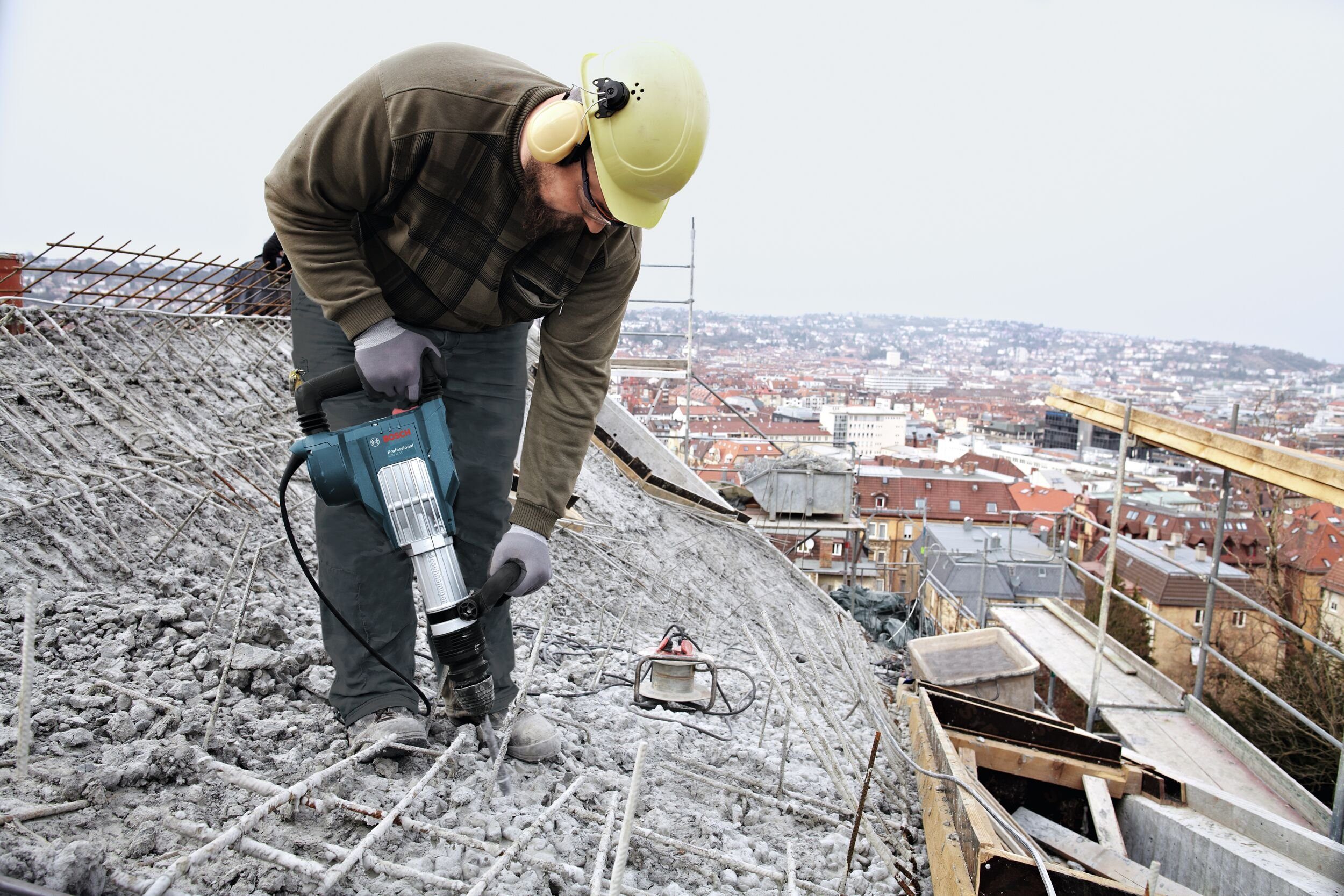 Bosch Professional Bohrhammer GSH 11 VC, 230 V, Schlaghammer mit SDS max - im Handwerkerkoffer