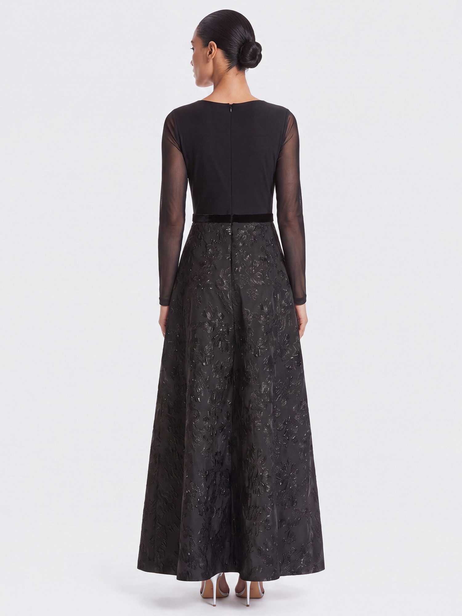 Apart Abendkleid aus Mesh und Jacquard