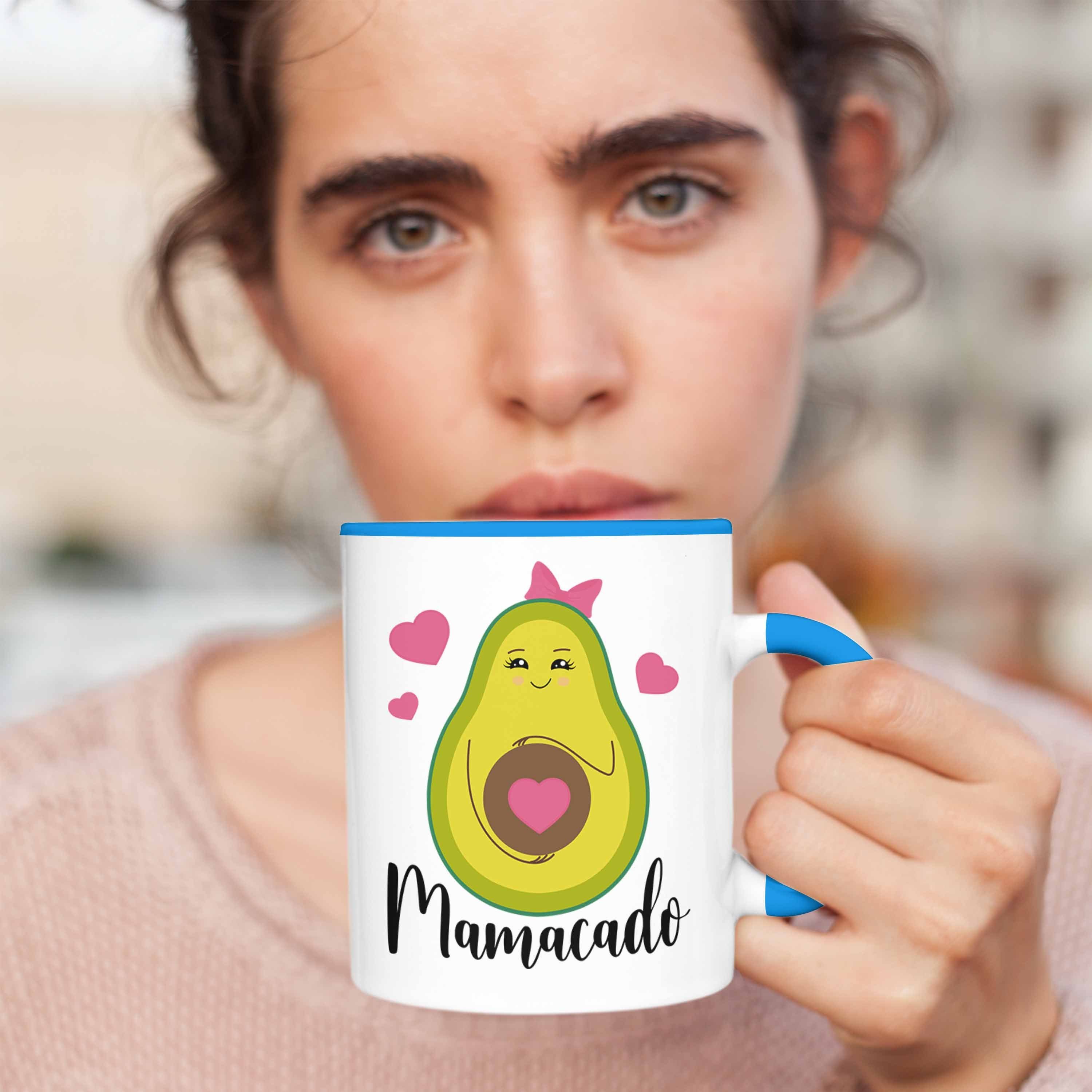 Trendation Geschenkidee Mamacado Avokado Trendation Tasse - Schwangerschaft Verkünden Geschenk Blau Tasse