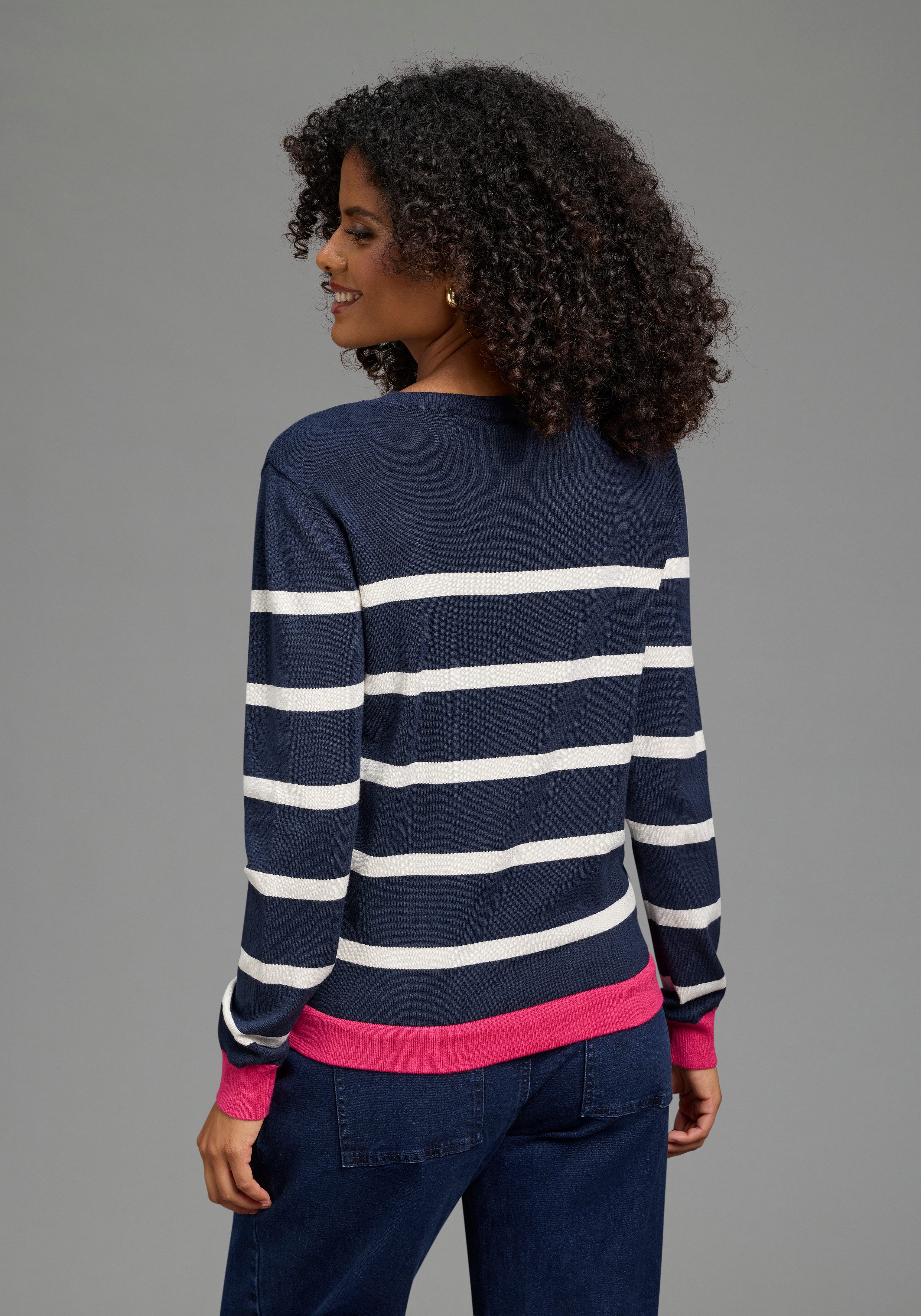 Laura Scott Strickpullover aus Feinstrick, figurumspielende Passform mit Bindeband und Herzmotiv