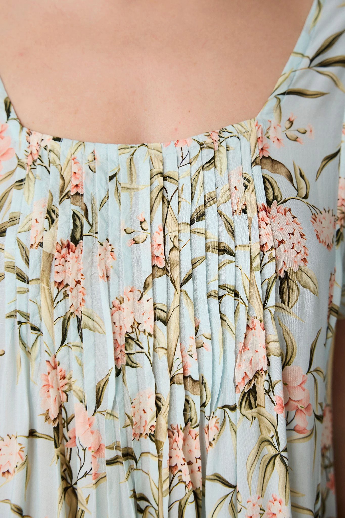 Himalaya Clothing Tunika Kleid Damen mit zartem floralem Muster atmungsaktiv & klimaregulierend Seidig-fließendes Blumenkleid aus leichter Viskose