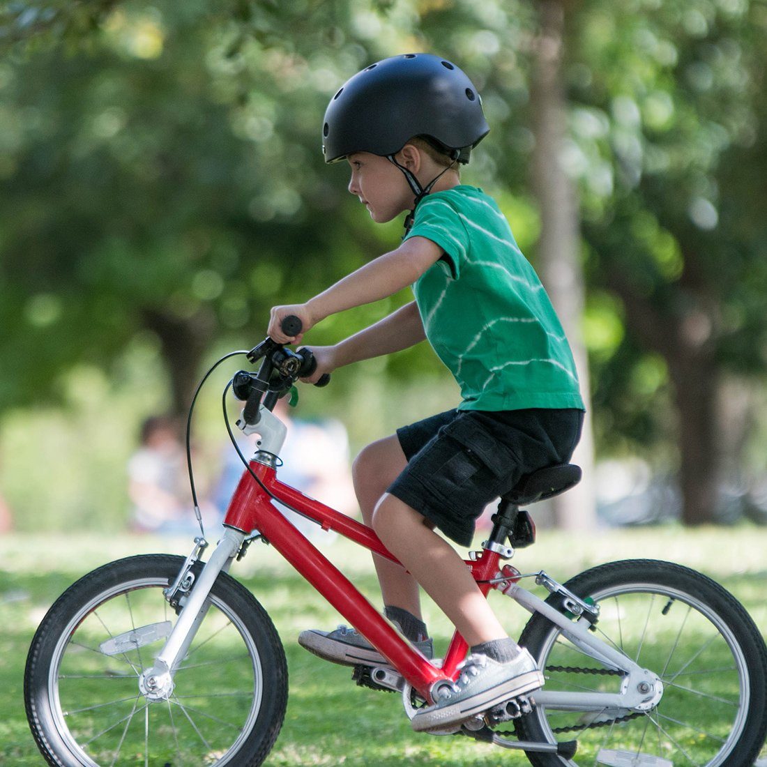 Melon Fahrradhelm Closed Eyes (matte), super leicht, Magnetverschluss, größenverstellbar, mehr als 50 Designs