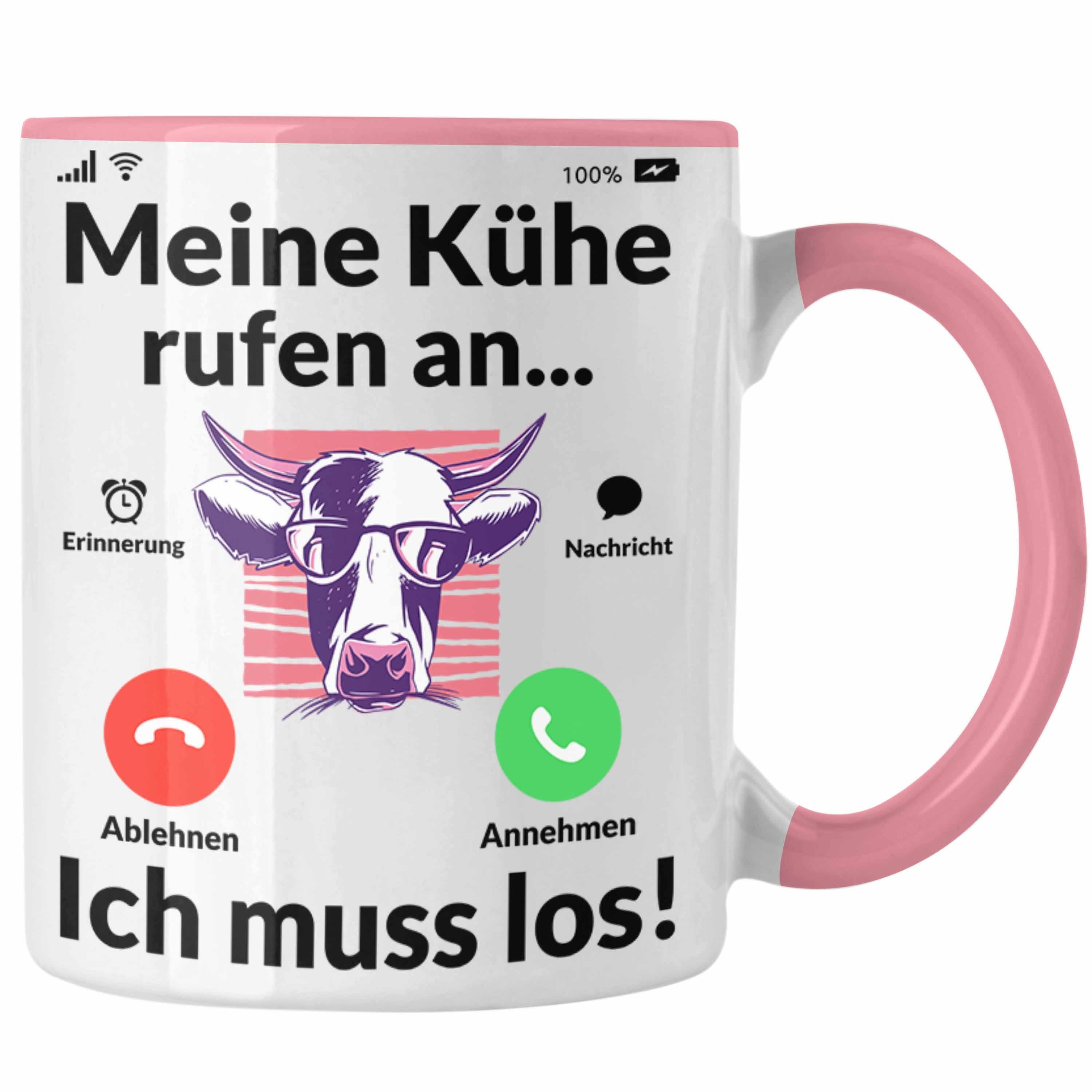 Trendation Tasse Trendation - Meine Kühe Rufen An Tasse Geschenk Landwirt Bauer Geschenkidee Landwirtin Kuh Grafik rosa