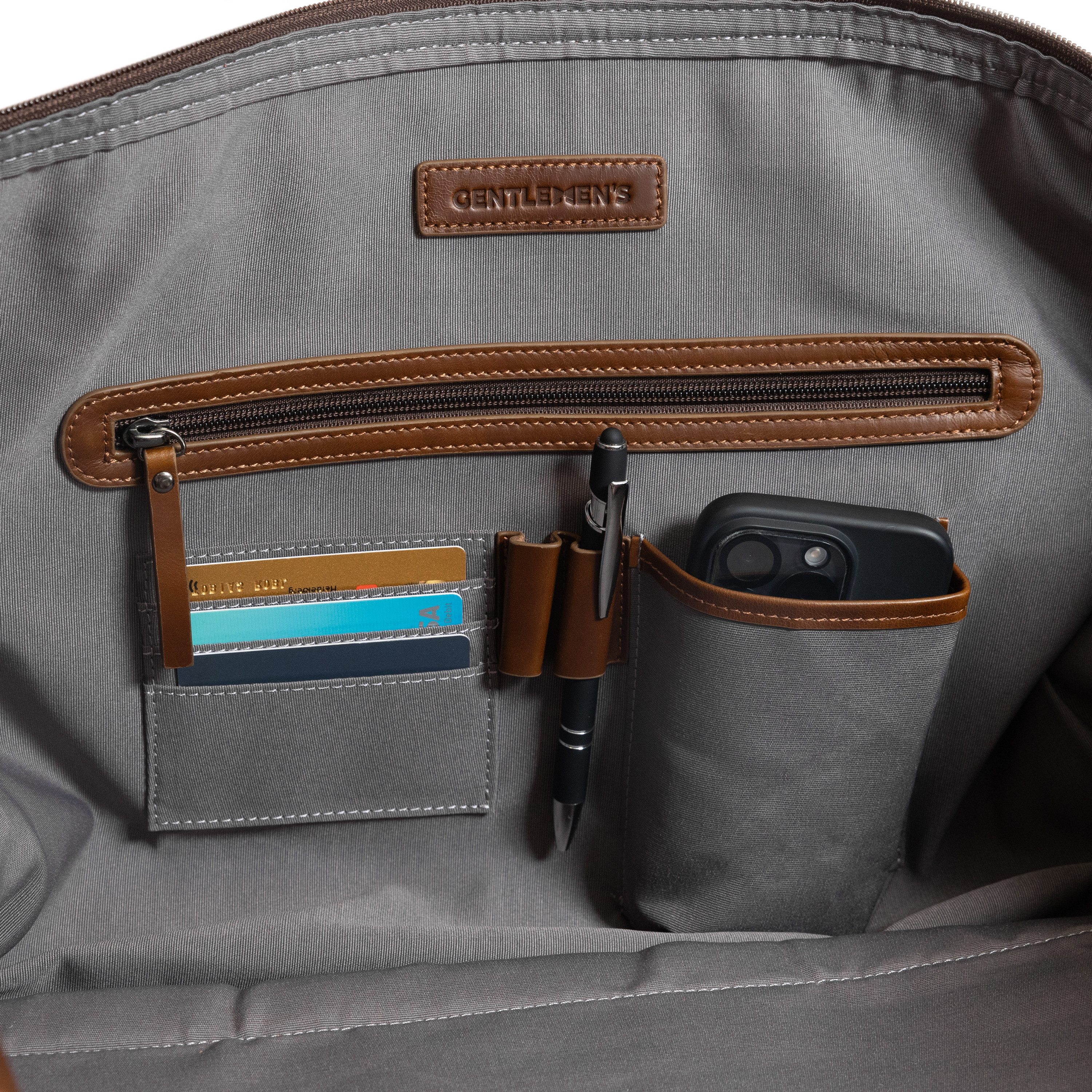 Gentlemen's Weekender Heidelberg - Hochwertige Handgepäck-Tasche für Reisen & Business, Spanisches Echtleder, mit Schultergurt und Trackerfach