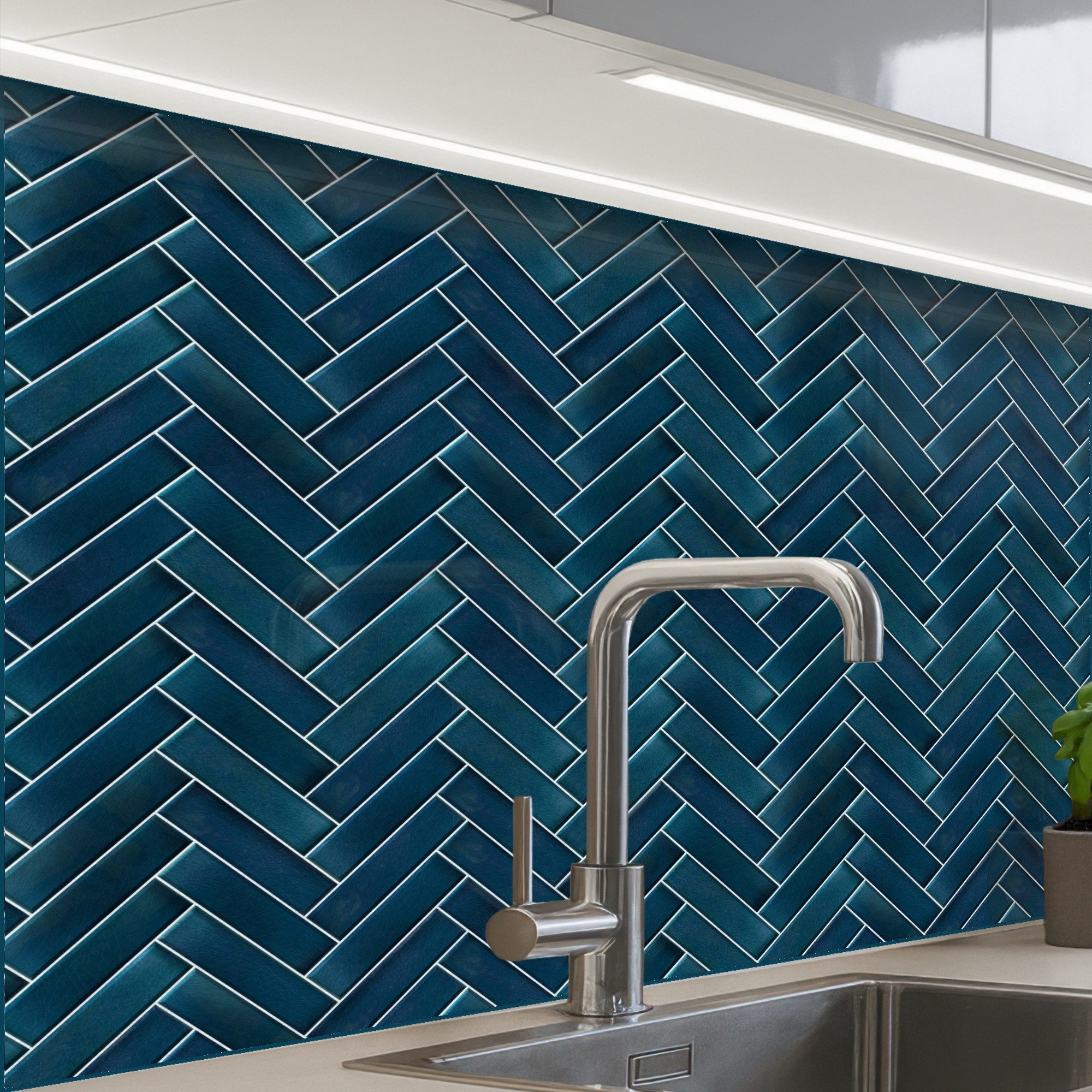 KitchenYeah Küchenrückwand selbstklebend (keine Folie) Fischgrätenmuster - Kacheln - Tiefblau, (1-tlg), Spritzschutz, Küche, Rückwand, Küchenwand, Küchenfront, 80x60 cm