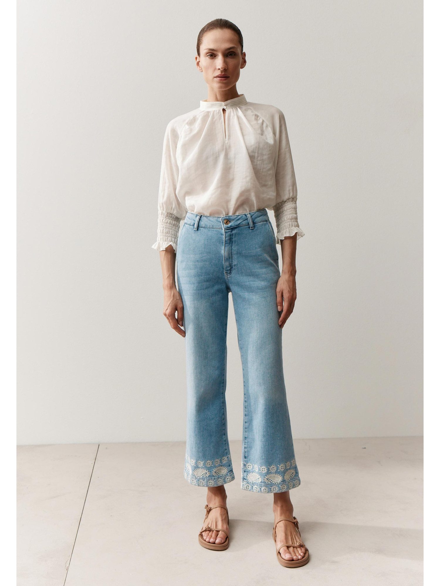 MORE&MORE Regular-fit-Jeans verkürzte Jeans, bestickter Saum