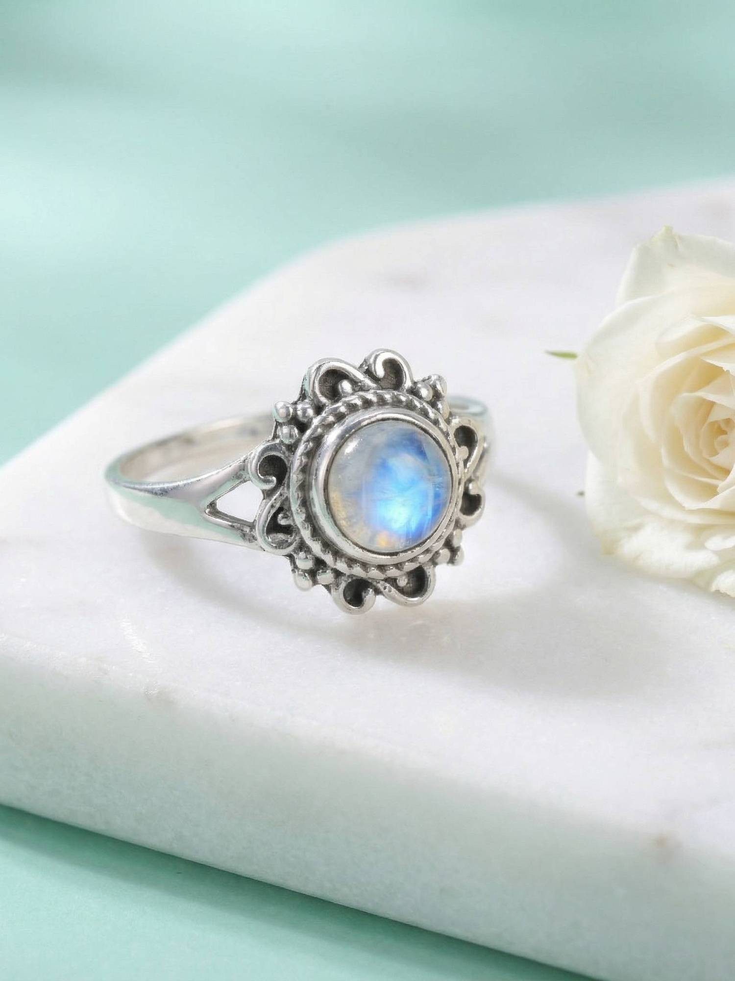 mantraroma Silberring CARINO aus 925 Silber mit Regenbogen Mondstein (Ring günstig online kaufen