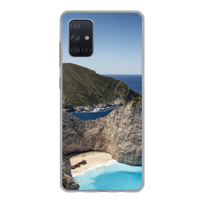 MuchoWow Handyhülle Die griechische Flagge weht über dem Strand von Navagio in Handyhülle Samsung Galaxy A51 5G Smartphone-Bumper Print Handy