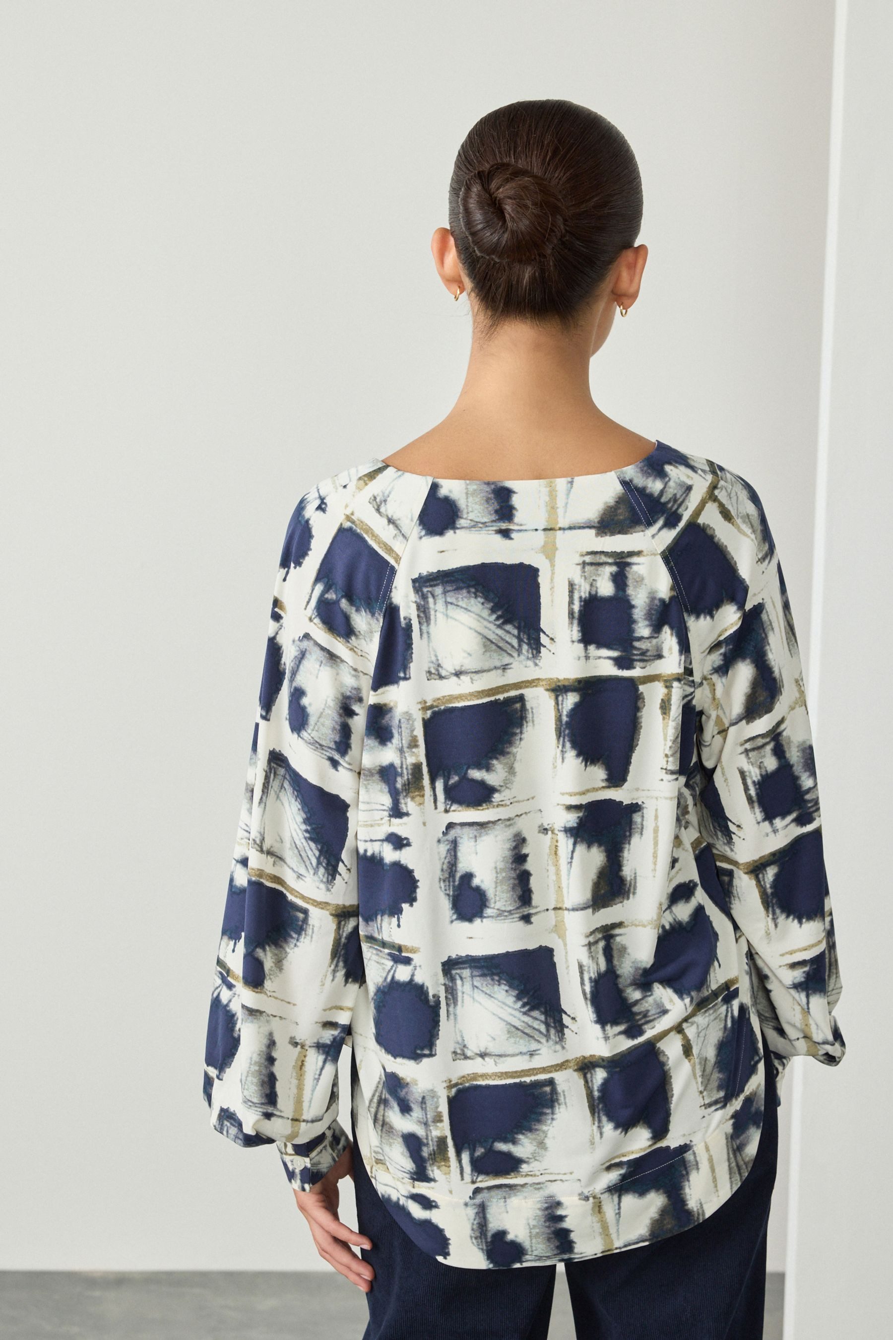 Next Langarmbluse Langärmelige Jerseybluse mit V-Ausschnitt (1-tlg) günstig online kaufen