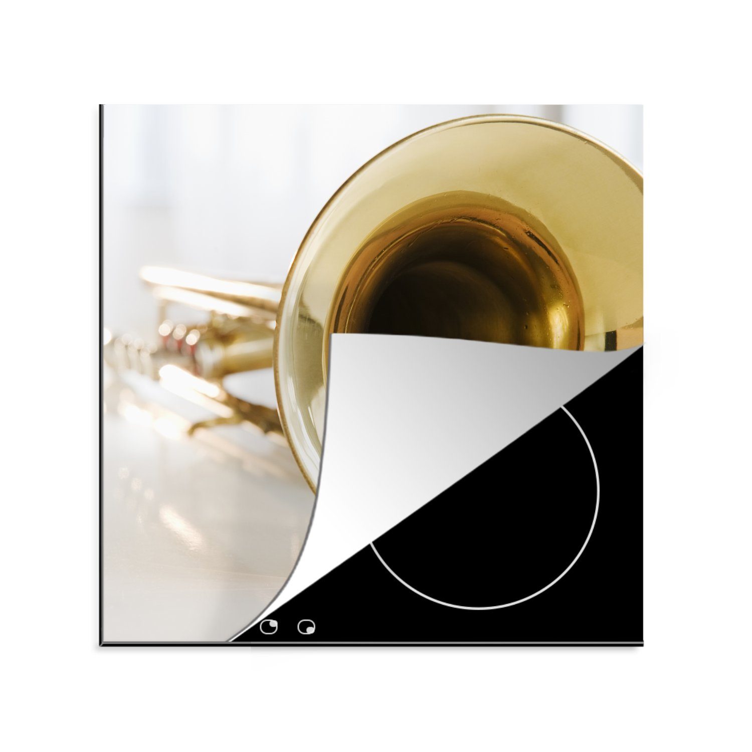 MuchoWow Herdblende-/Abdeckplatte Nahaufnahme einer goldenen Trompete, Vinyl, (1 tlg), 78x78 cm, Ceranfeldabdeckung, Arbeitsplatte für küche | Herdabdeckplatten