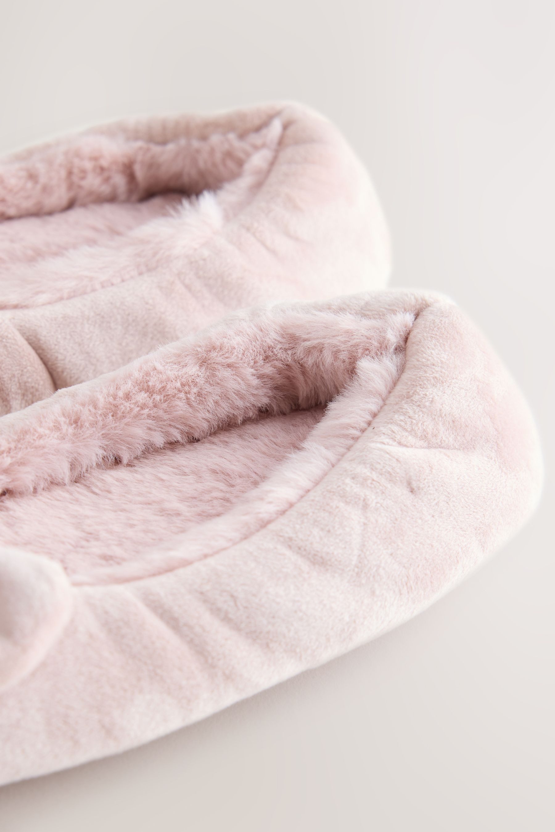 Next Ballerina-Slippers aus Velours mit Schleife Hausschuh – Bild 5 von 5