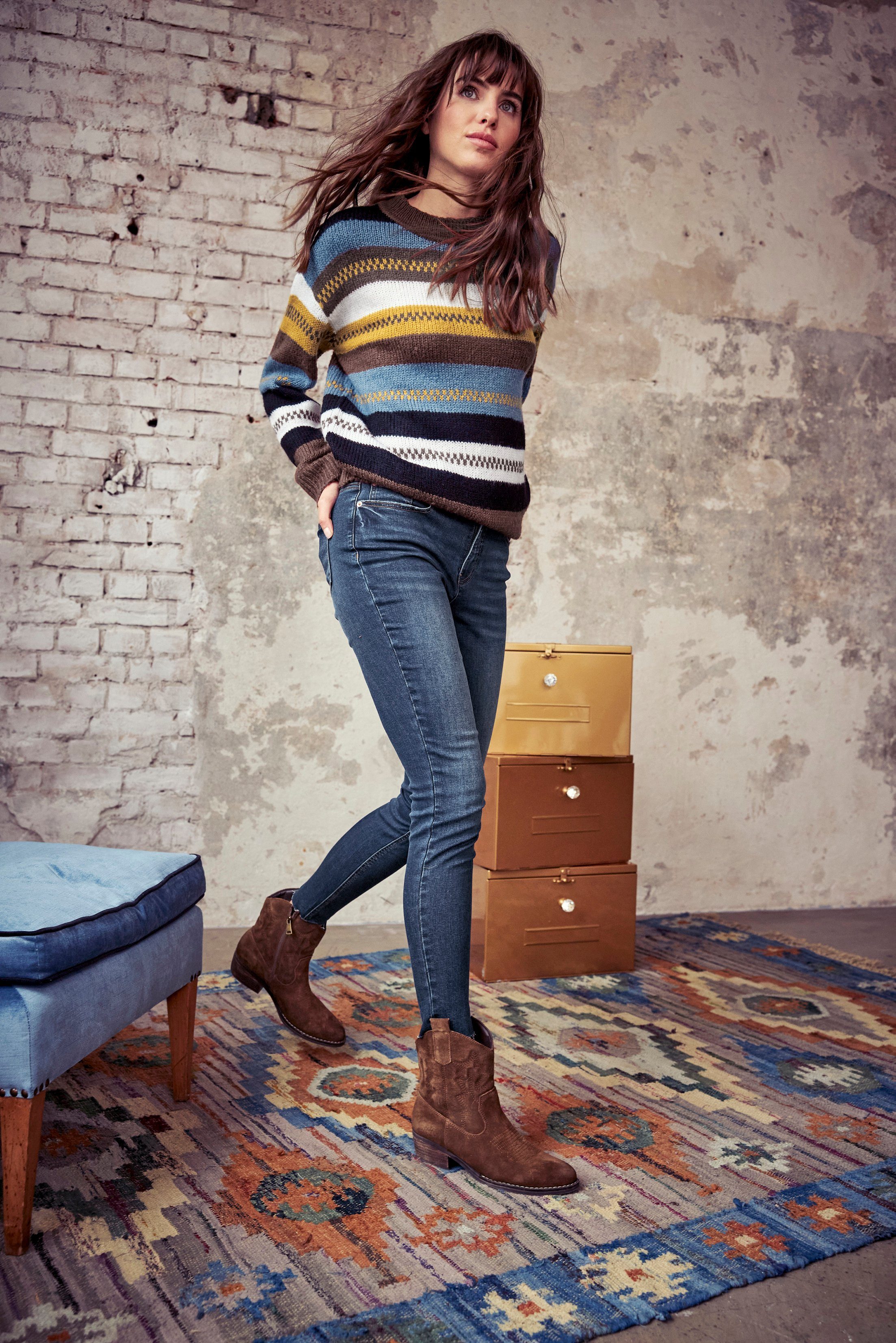 Aniston CASUAL Skinny-fit-Jeans regular darkblue mit - waist ausgefransten Beinabschluss