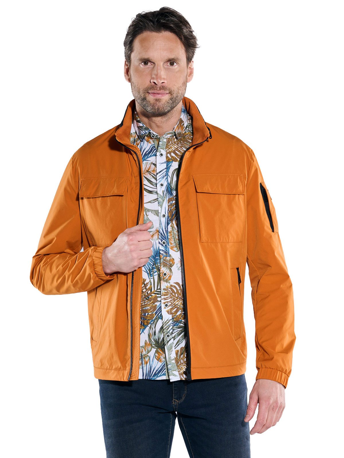 Kurzjacke Jacke mit eingelassener Kapuze
