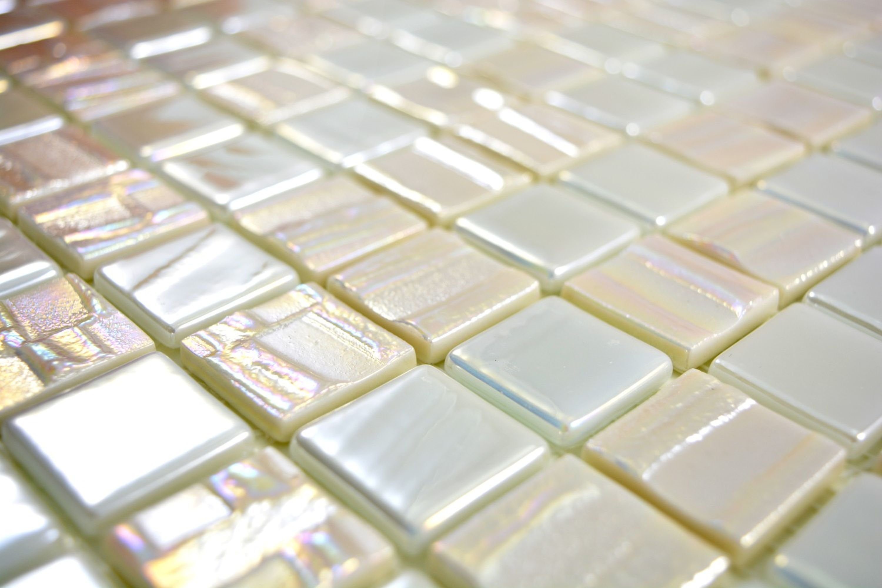 Mosani Mosaikfliesen Glasmosaik Nachhaltiger Wandbelag metallic weiss Recycling 3D