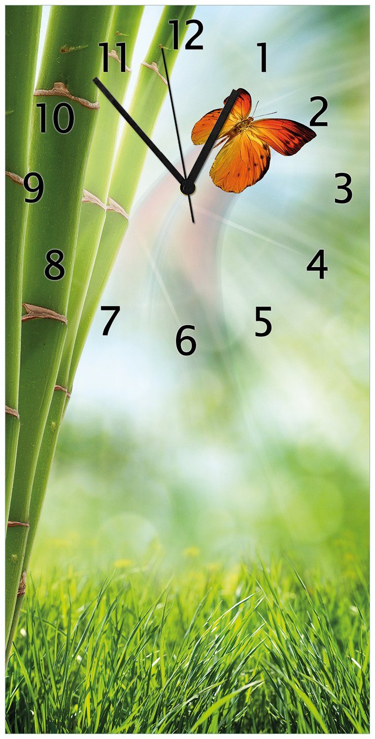 Wallario Wanduhr Schmetterling im Grünen mit Bambus (Uhr aus Acryl)
