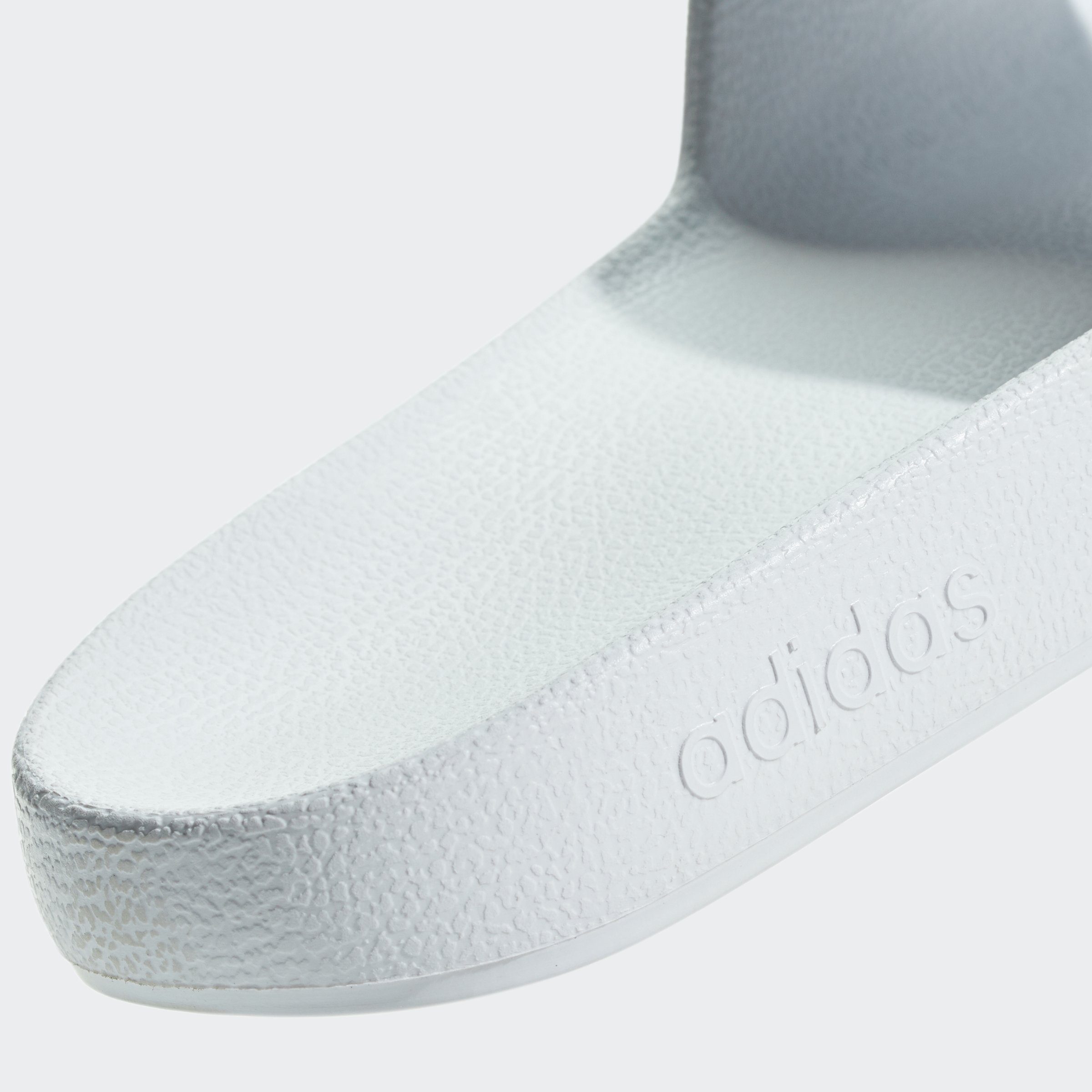 / adidas White White Black Core Cloud ADILETTE / Badesandale AQUA Sportswear Cloud