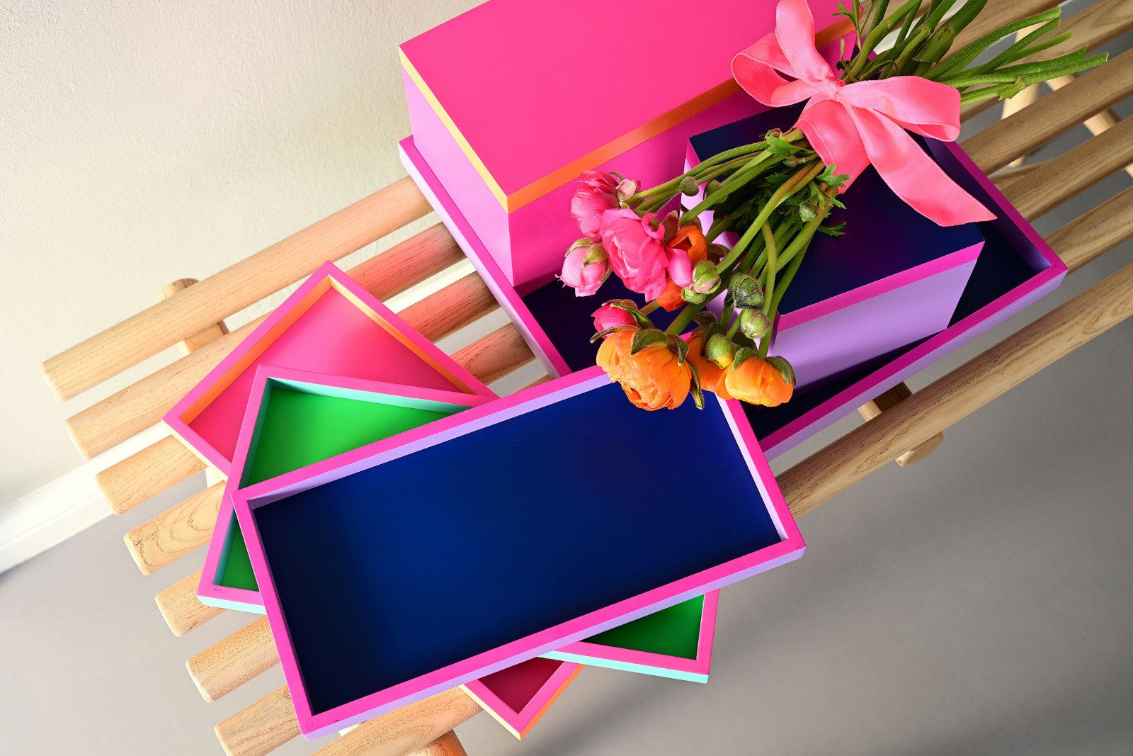 Giftcompany Dekotablett Neo Tablett quadratisch dunkelblau/neon lila/lila 3 günstig online kaufen