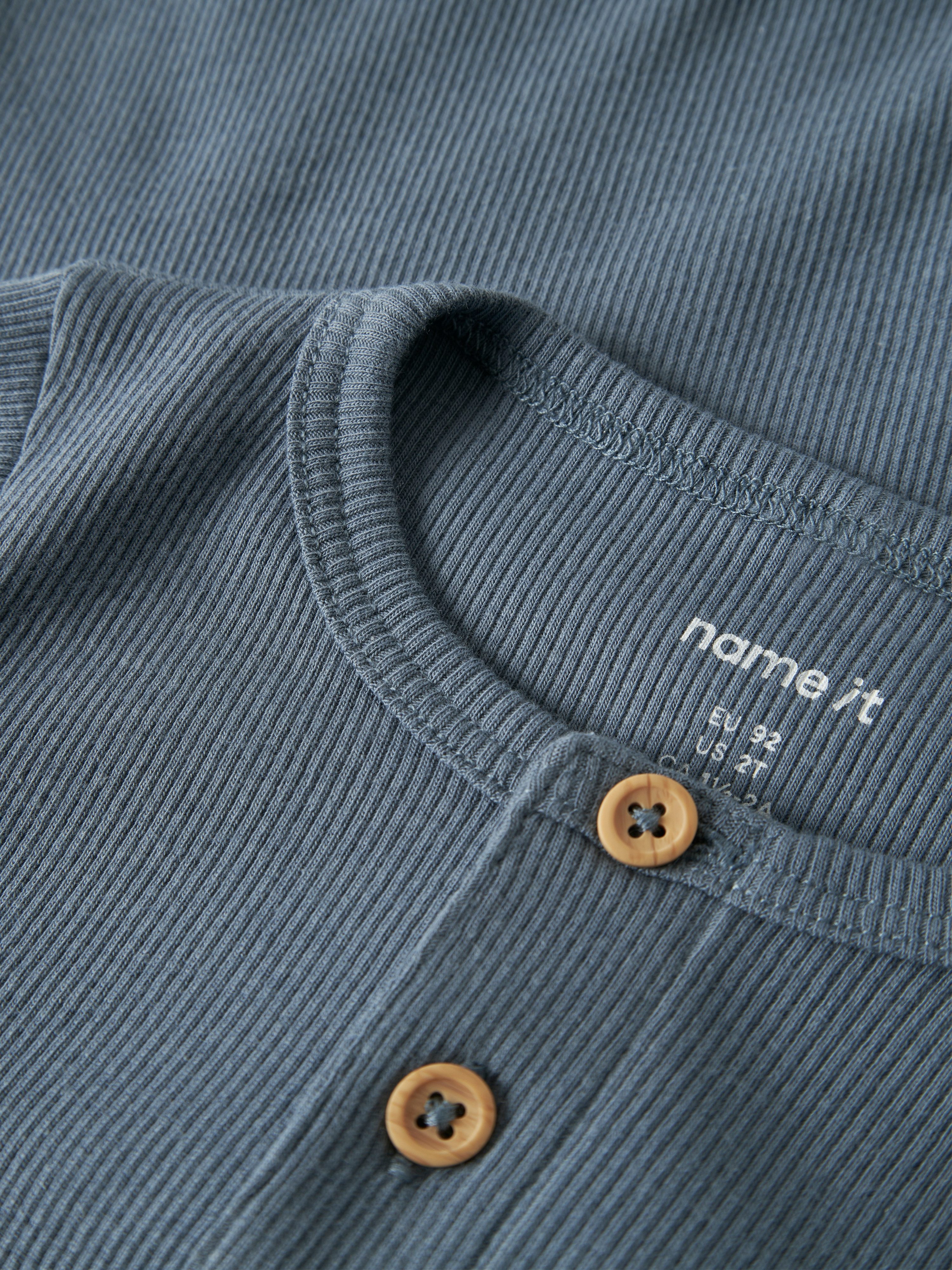 Name It Langarmshirt NMMKAB LS TOP NOOS Im Henley-Stil - mit kurzer Knopfleise, normal geschnitten