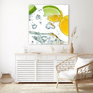 Primedeco Glasbild Wandbild Quadratisch Limetten auf Wassersplash mit Aufhängung, Früchte