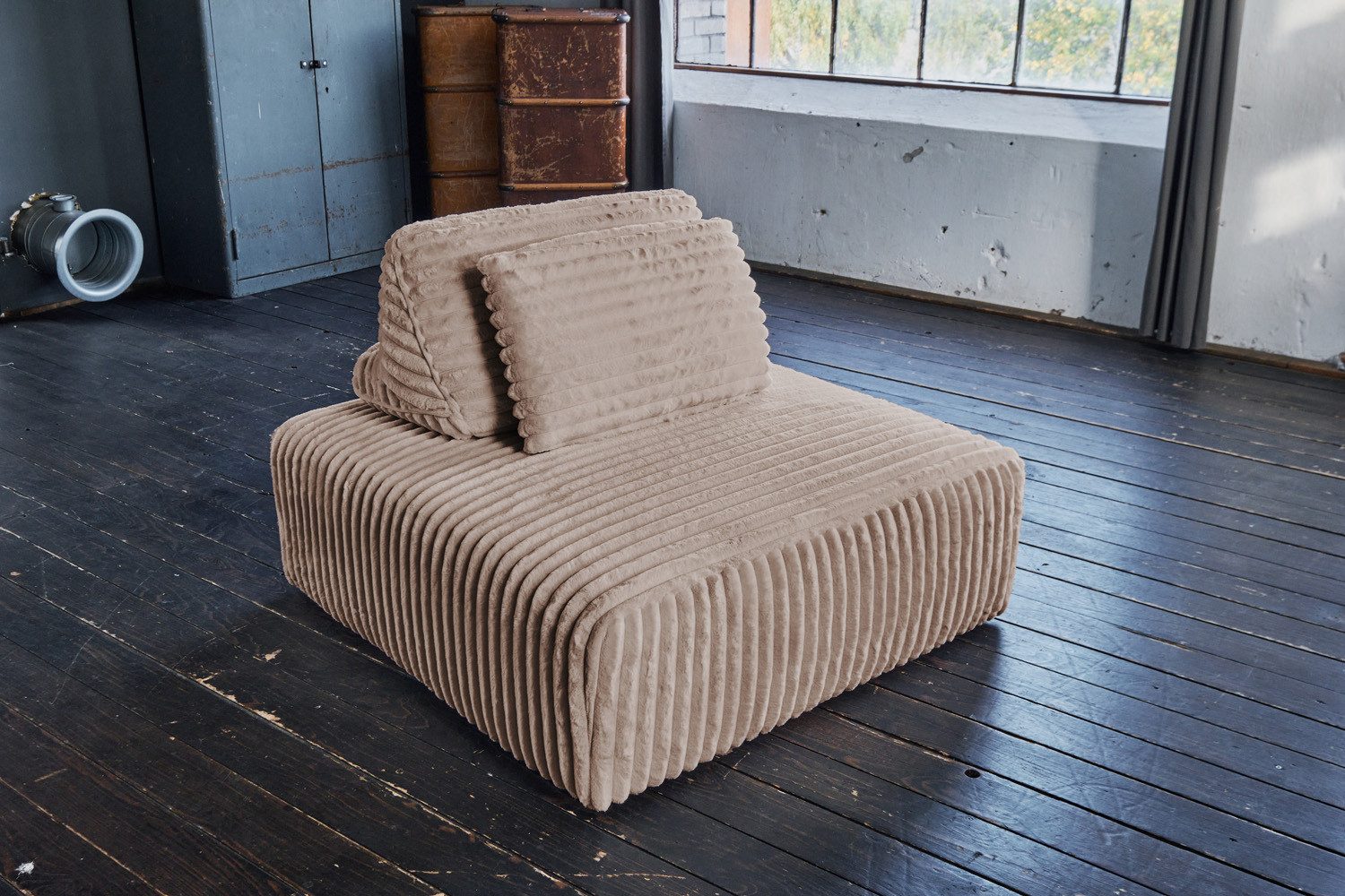 KAWOLA Hocker WIOLO SOFT, Polsterhocker Weicher Breitcord mit Rückenkissen verschiedene Farben