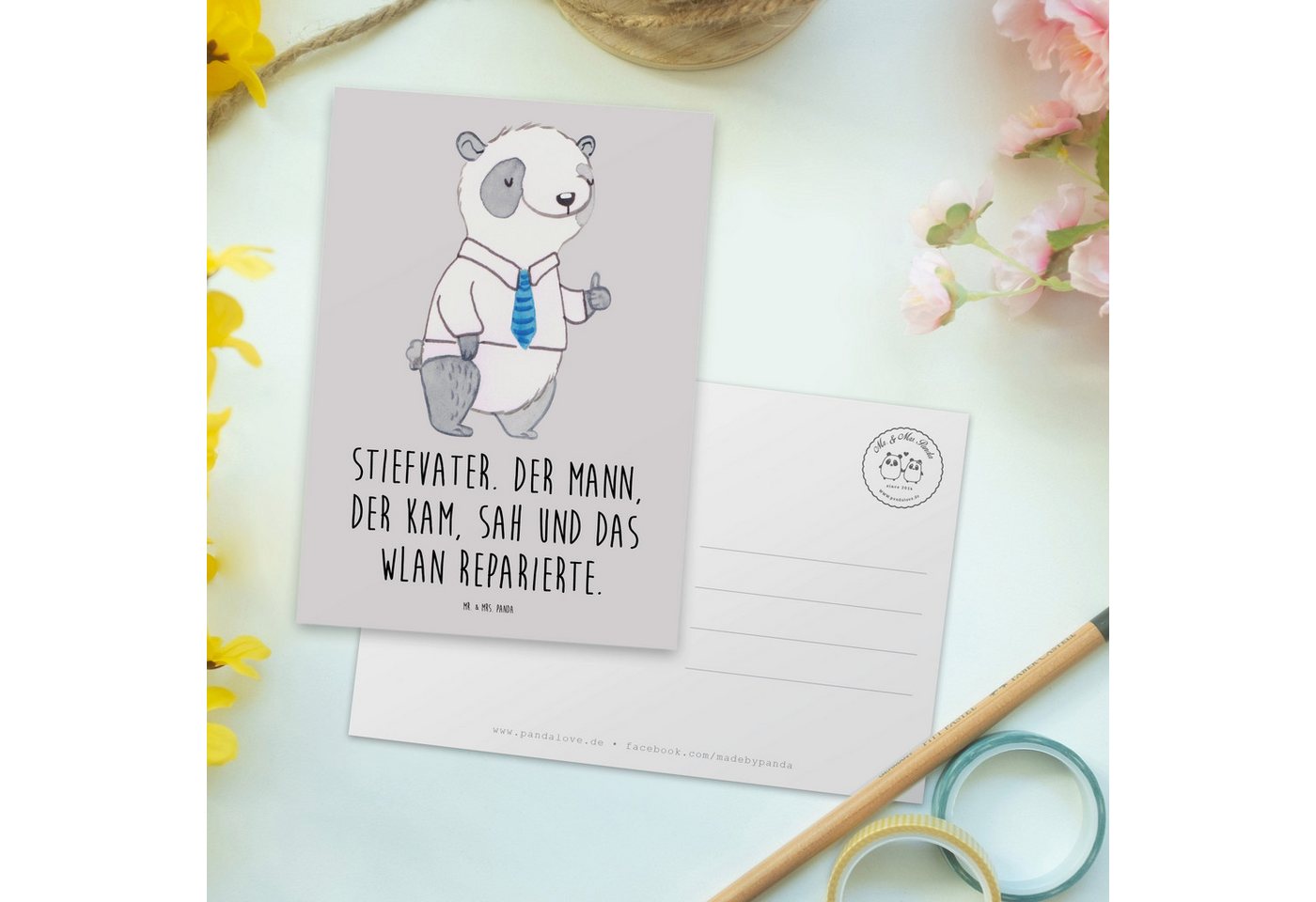 Thumbnail - Mr. & Mrs. Panda Postkarte Stiefvater Held - Grau Pastell - Geschenk, reparierte, Ansichtskarten, Hochglanzveredelt