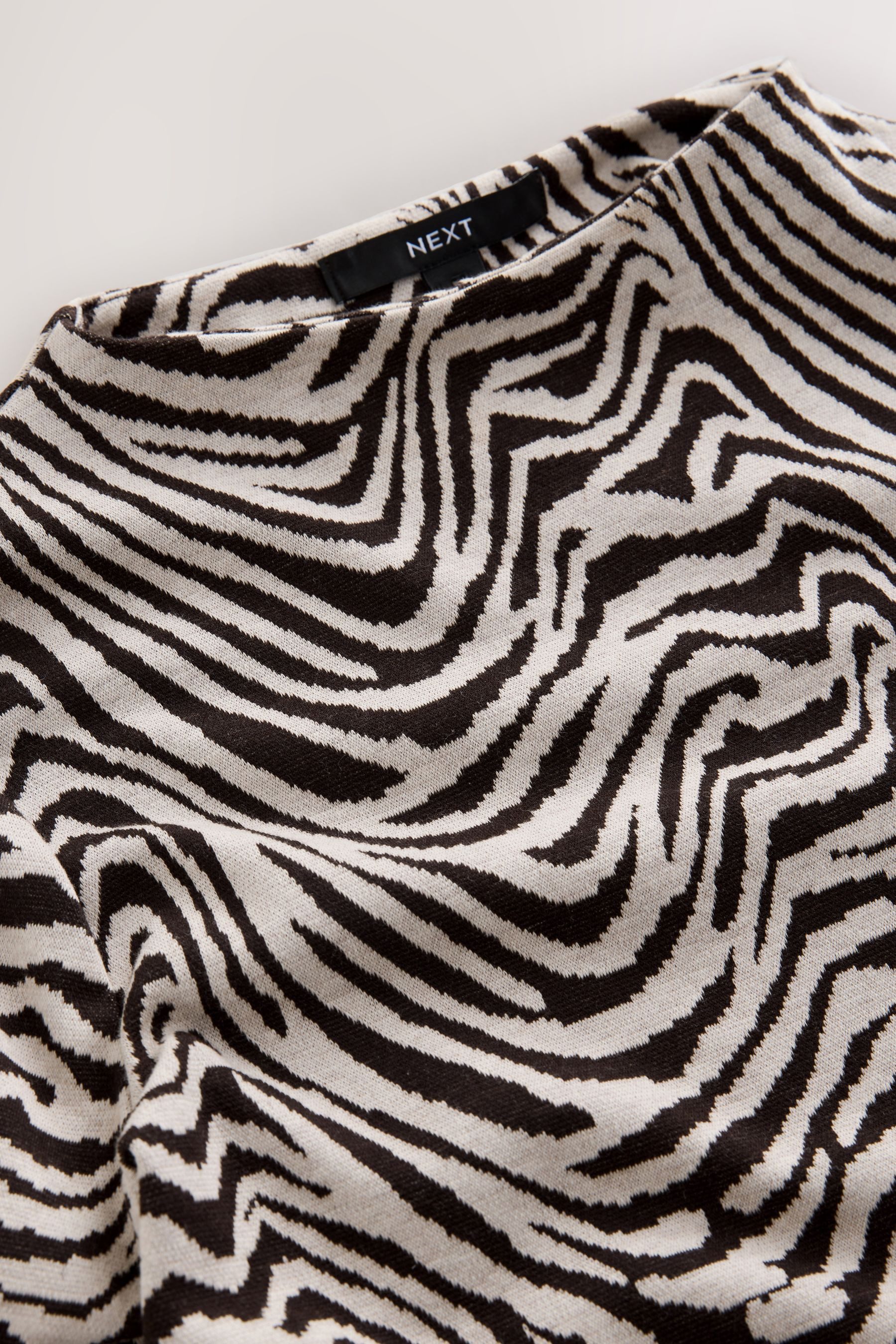 Next Blusenshirt Hochgeschlossenes, langärmeliges Jacquard-Oberteil (1-tlg)