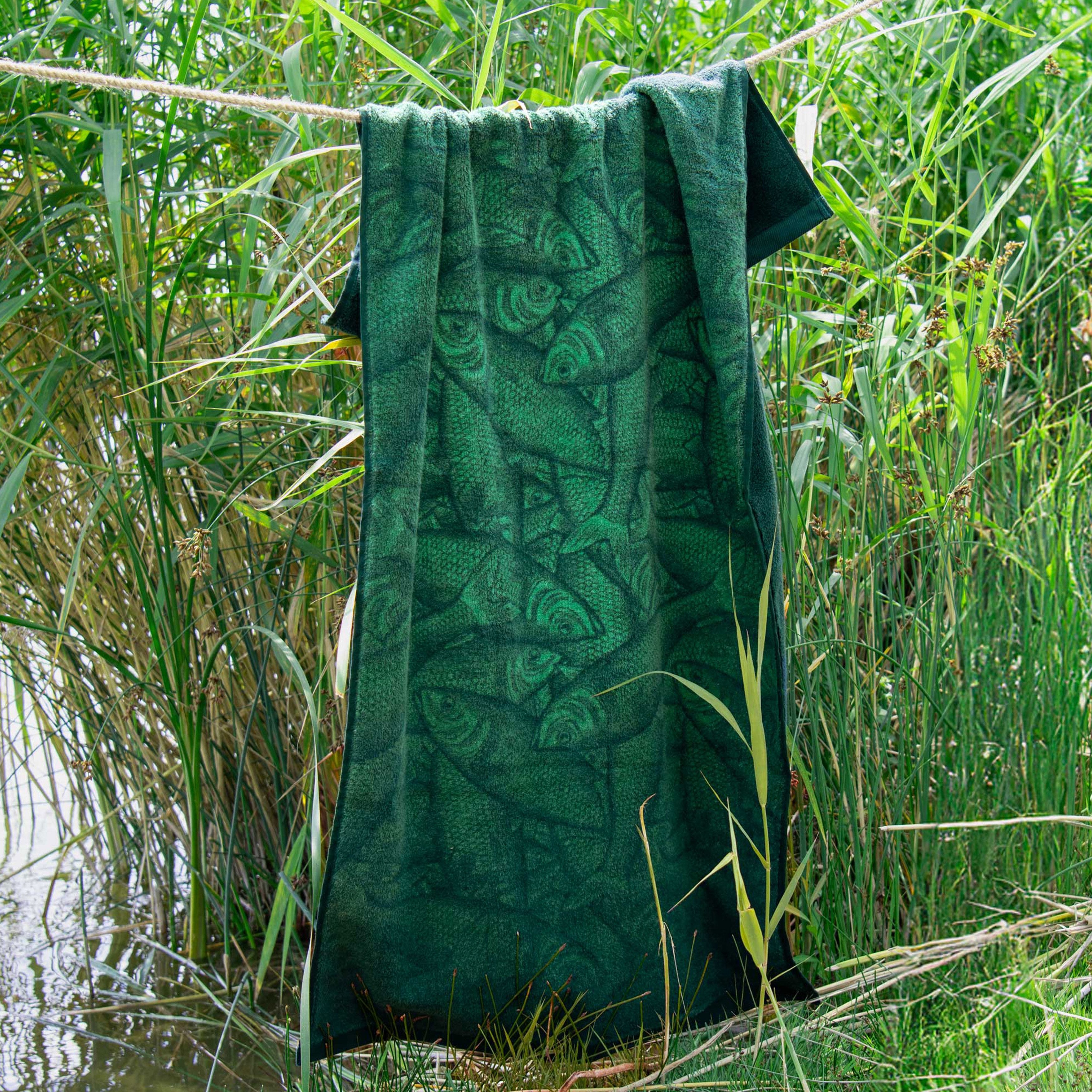 Zwoltex Handtücher Grüne Schwärme Gästehandtuch 600 g/m² – Fluss & See Motiv, (50x100 cm 60° waschbar OEKO-TEX 100% GOTS BW), Realistisches Naturmotiv auf dichtem Baumwollstoff