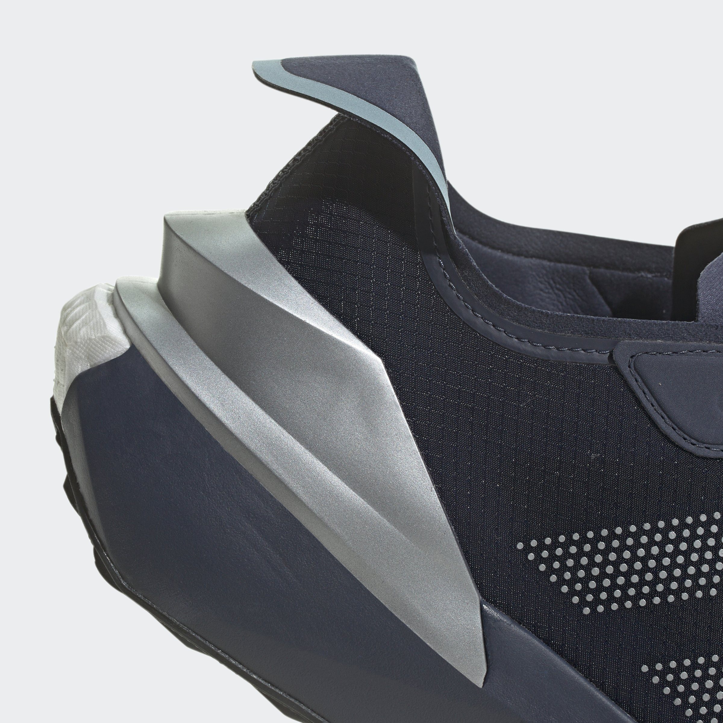 AVRYN / Silver Navy Sneaker Shadow Metallic Sportswear / adidas Navy Shadow