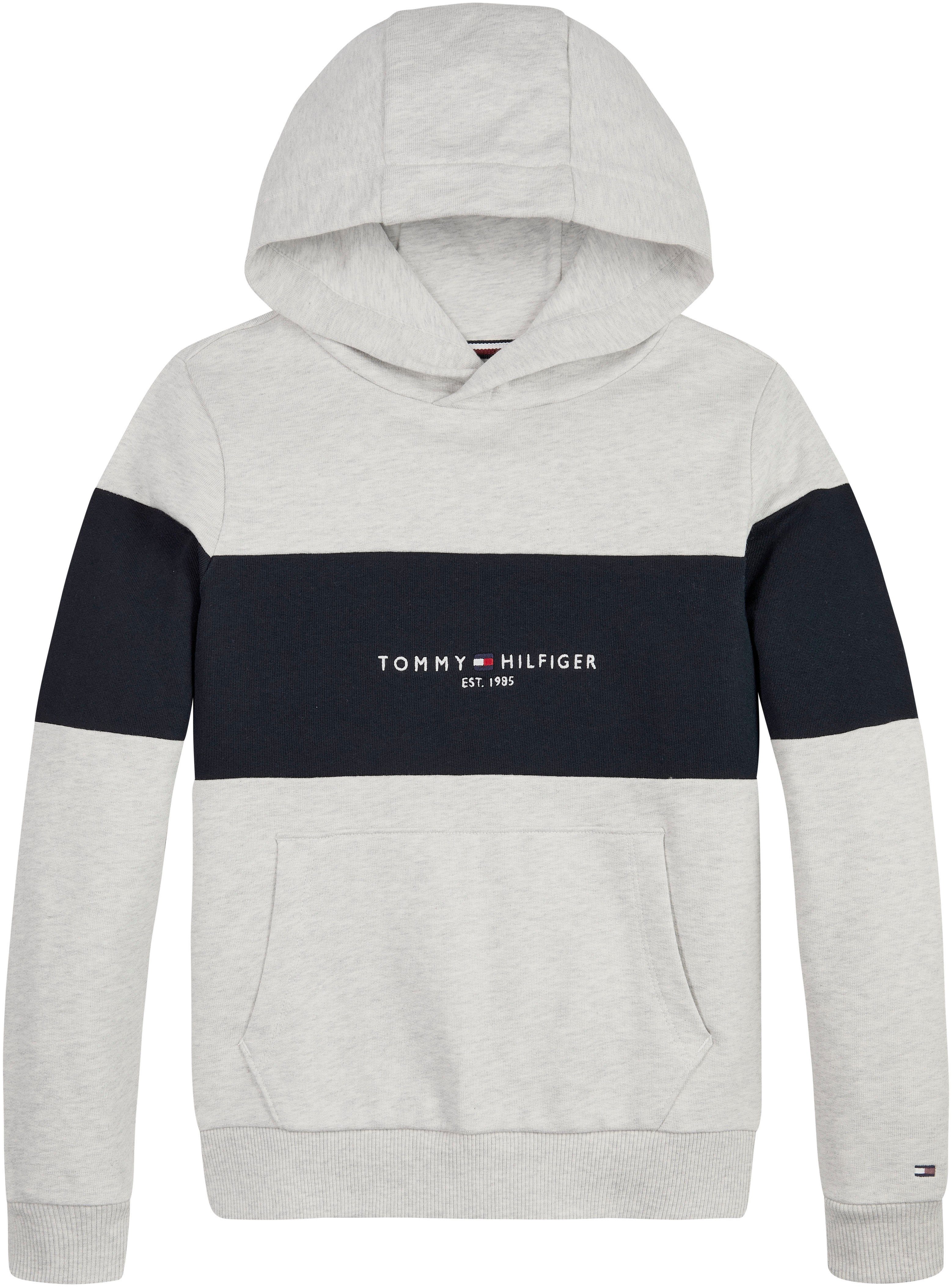 breitem & Streifen kontrastfarbenen HOODIE Hiflger Tommy Tommy Kapuzensweatshirt COLORBLOCK ESSENTIAL mit Hilfiger Logo-Schriftzug