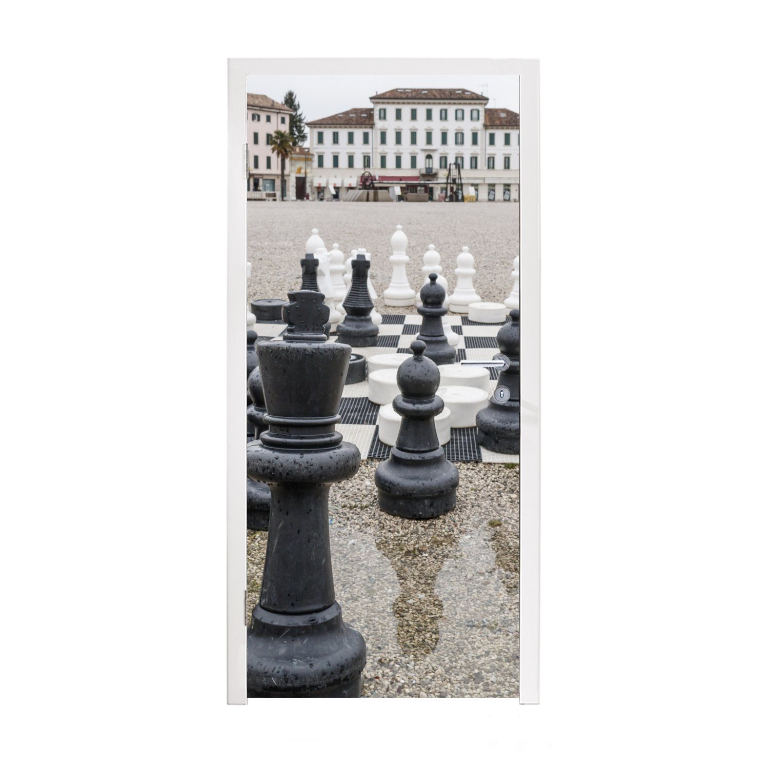 spielen Schach Türaufkleber, einem MuchoWow Fototapete Platz, bedruckt, Matt, 75x205 St), Tür, auf cm Türtapete großen (1 für