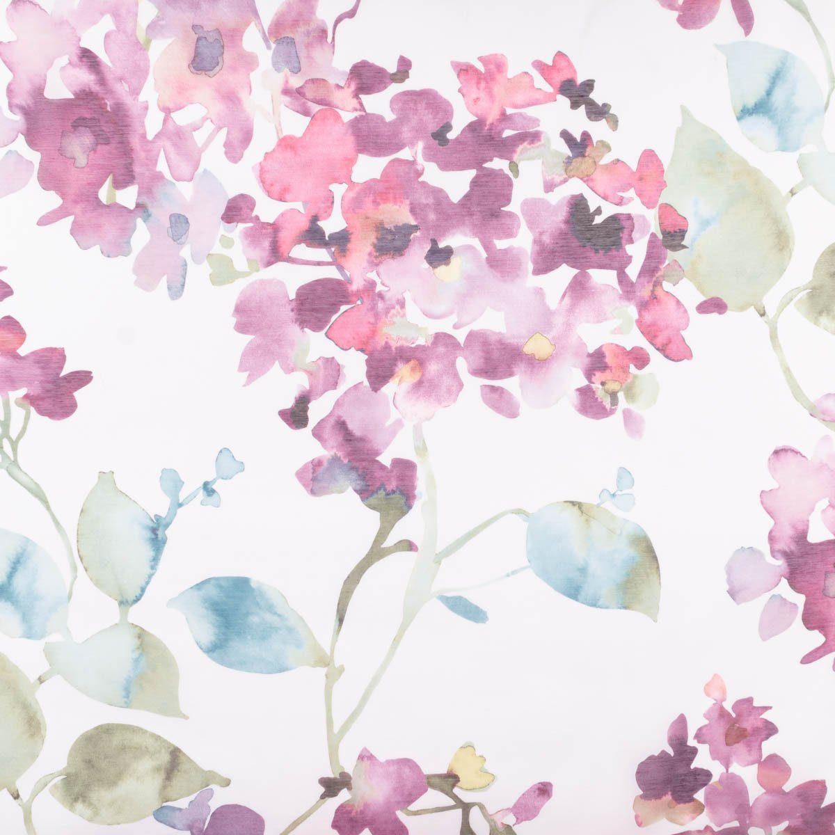 SCHÖNER LEBEN. Stoff Gardinenstoff Olivia Batistoptik Aquarell-Blüten weiß beere 148cm, Digitaldruck