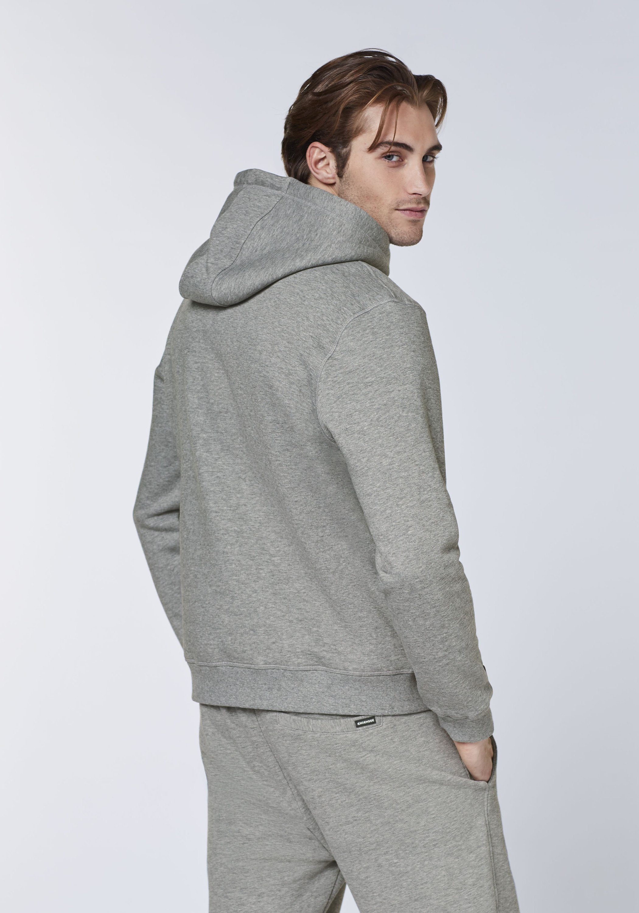 Chiemsee Kapuzensweatshirt Hoodie 1 Melange mit Label-Mountain-Motiv Gray Neutral 17-4402M