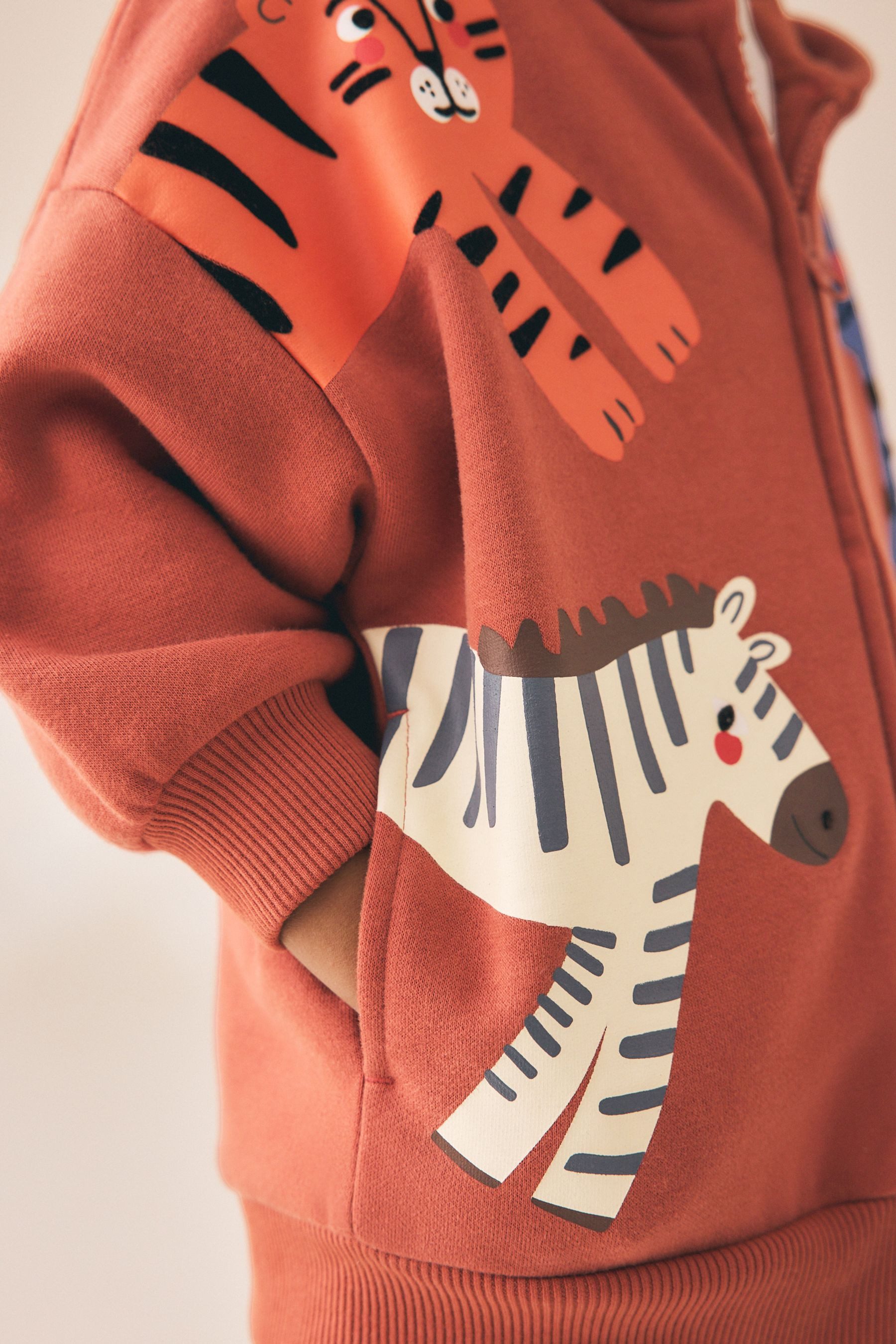 Next Sweater Kapuzenjacke mit Reißverschluss und Print (1-tlg) – Bild 3 von 5