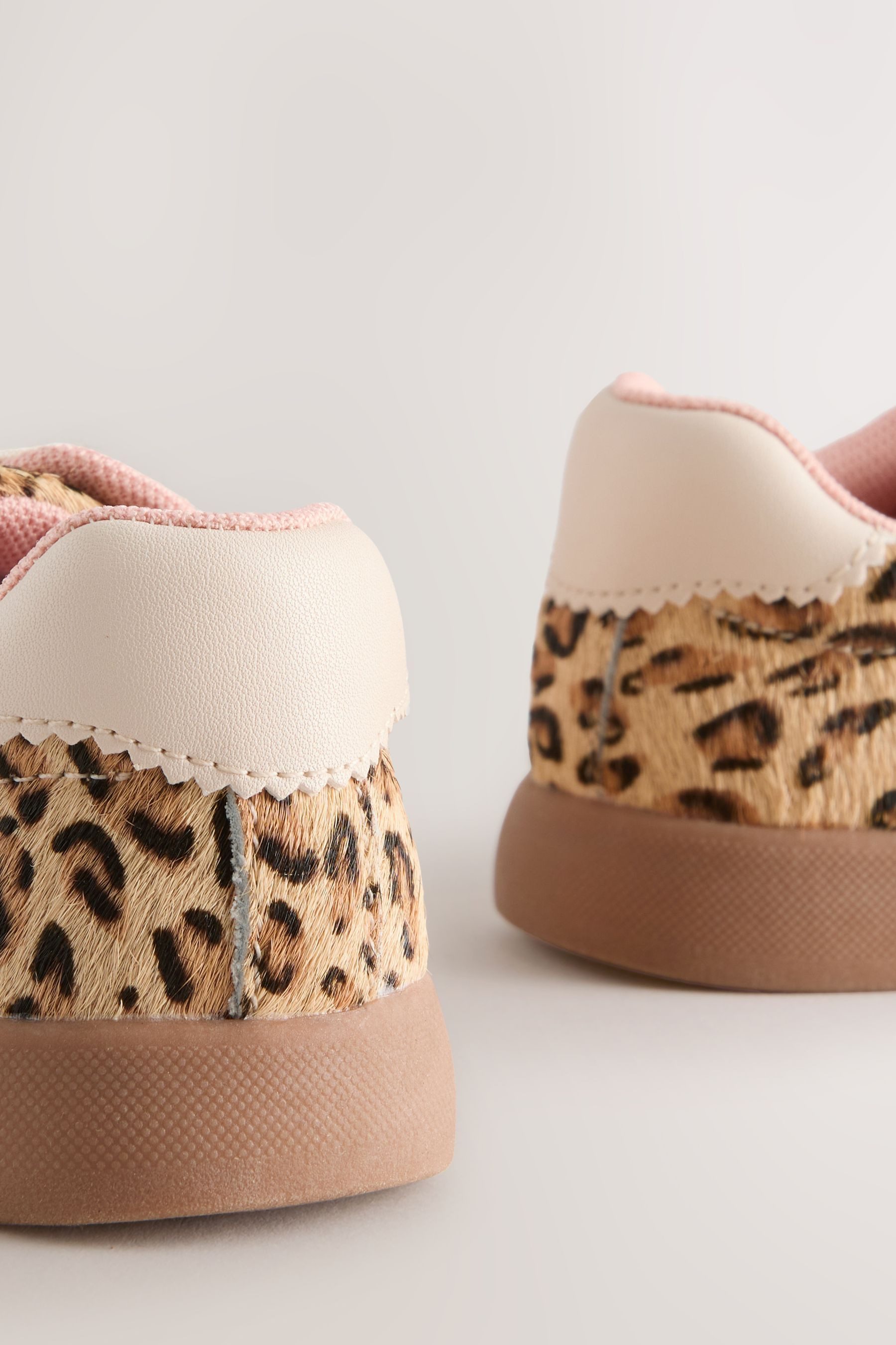 Next Sneaker mit Leoparden-Print und Elastikschnürung Sneaker (1-tlg)