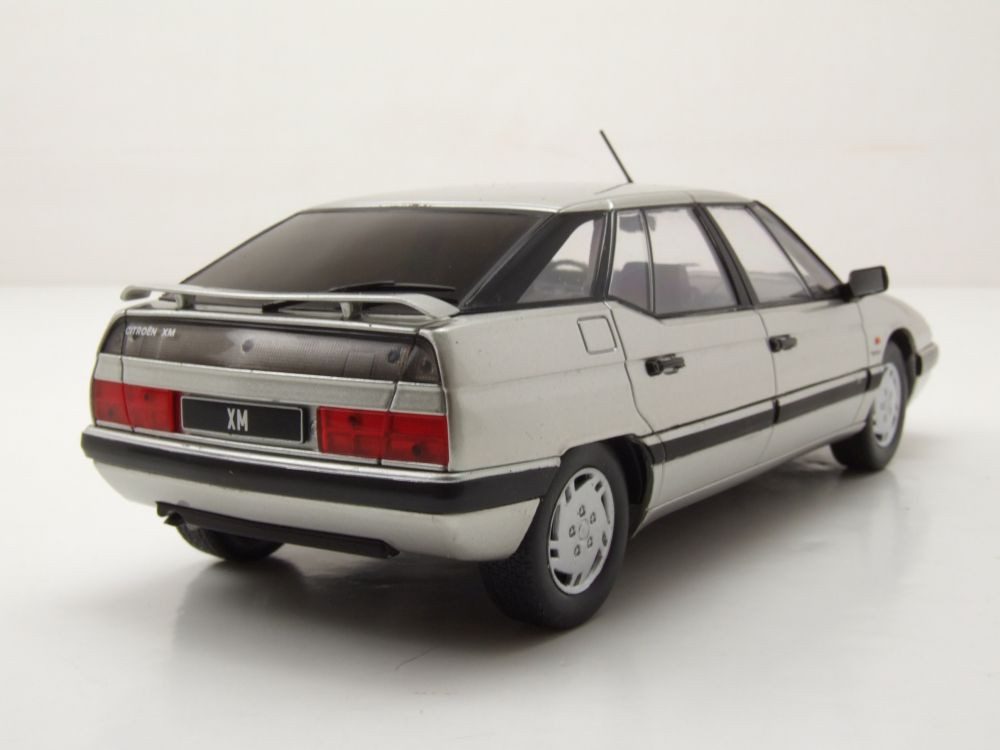Whitebox Modellauto Citroen XM 1989 silber, Maßstab 1:24