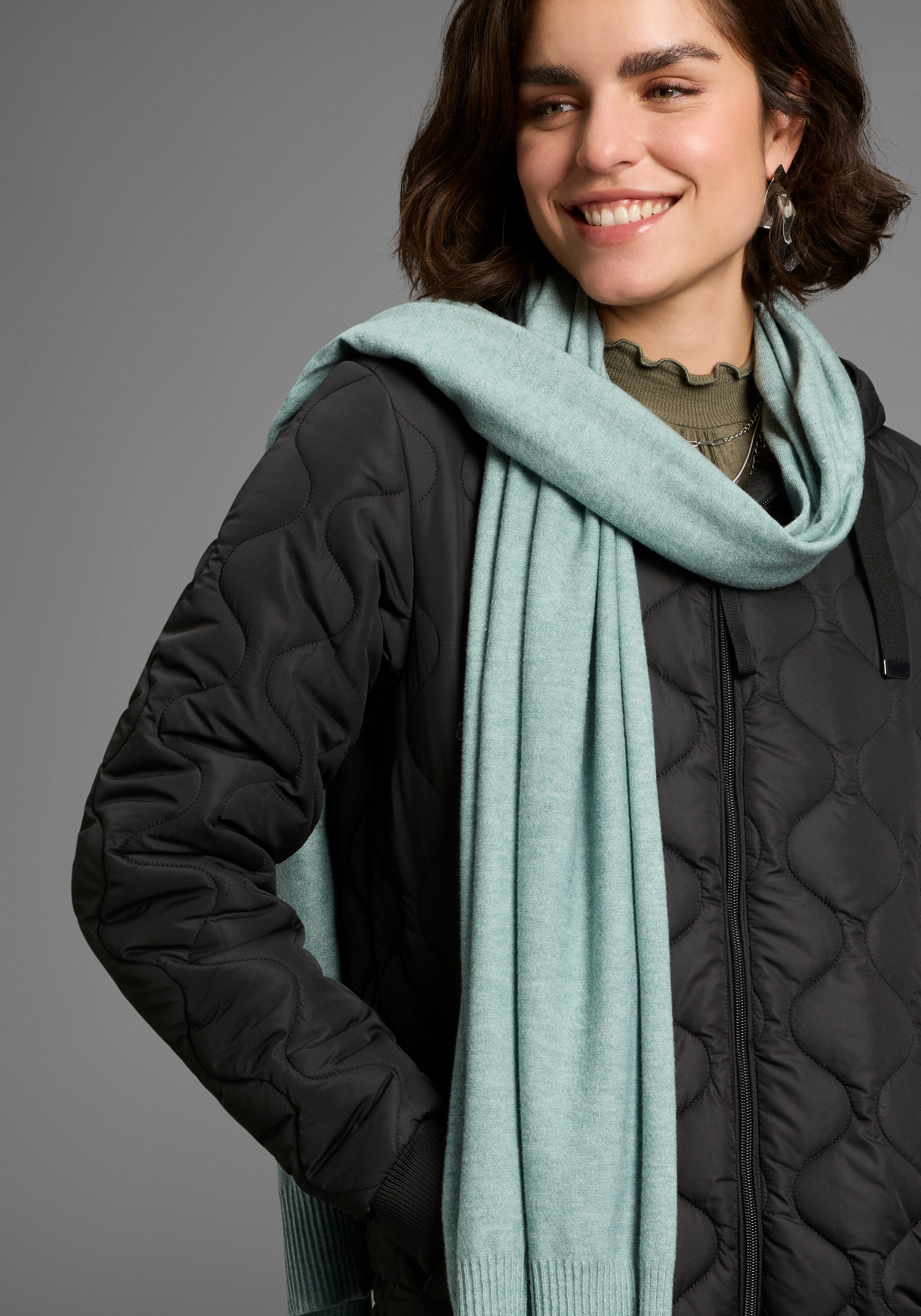 Laura Scott Strickschal, in Maxi-Größe mit modischen Rippenabschlüssen - NEW. Reduzierter Preis € 19,59. Unverbindliche Preisempfehlung € 27,99, (€ 19,59 pro 1 Stk)