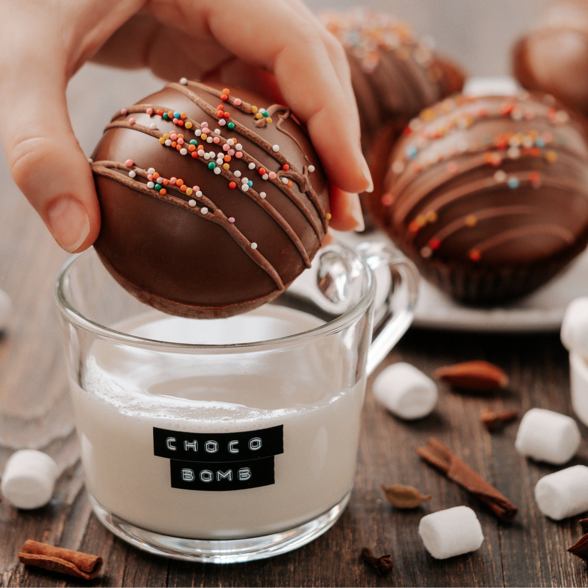Metamorph Pralinenform Halbkugel Silikonform 6-fach, Mit der Chocolate Bomb Form aus Silikon für sechs Halbkugeln gelingen