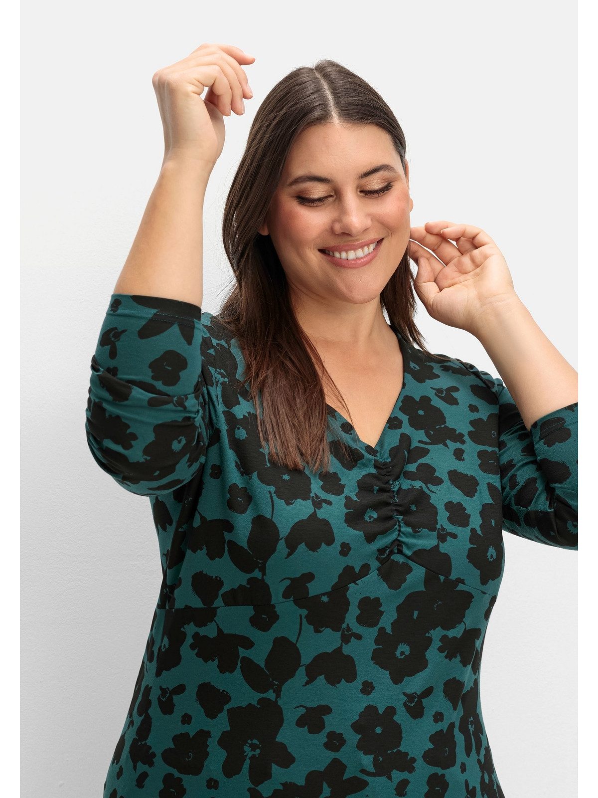 Sheego Langarmshirt Große Größen mit Blumendruck und V-Ausschnitt