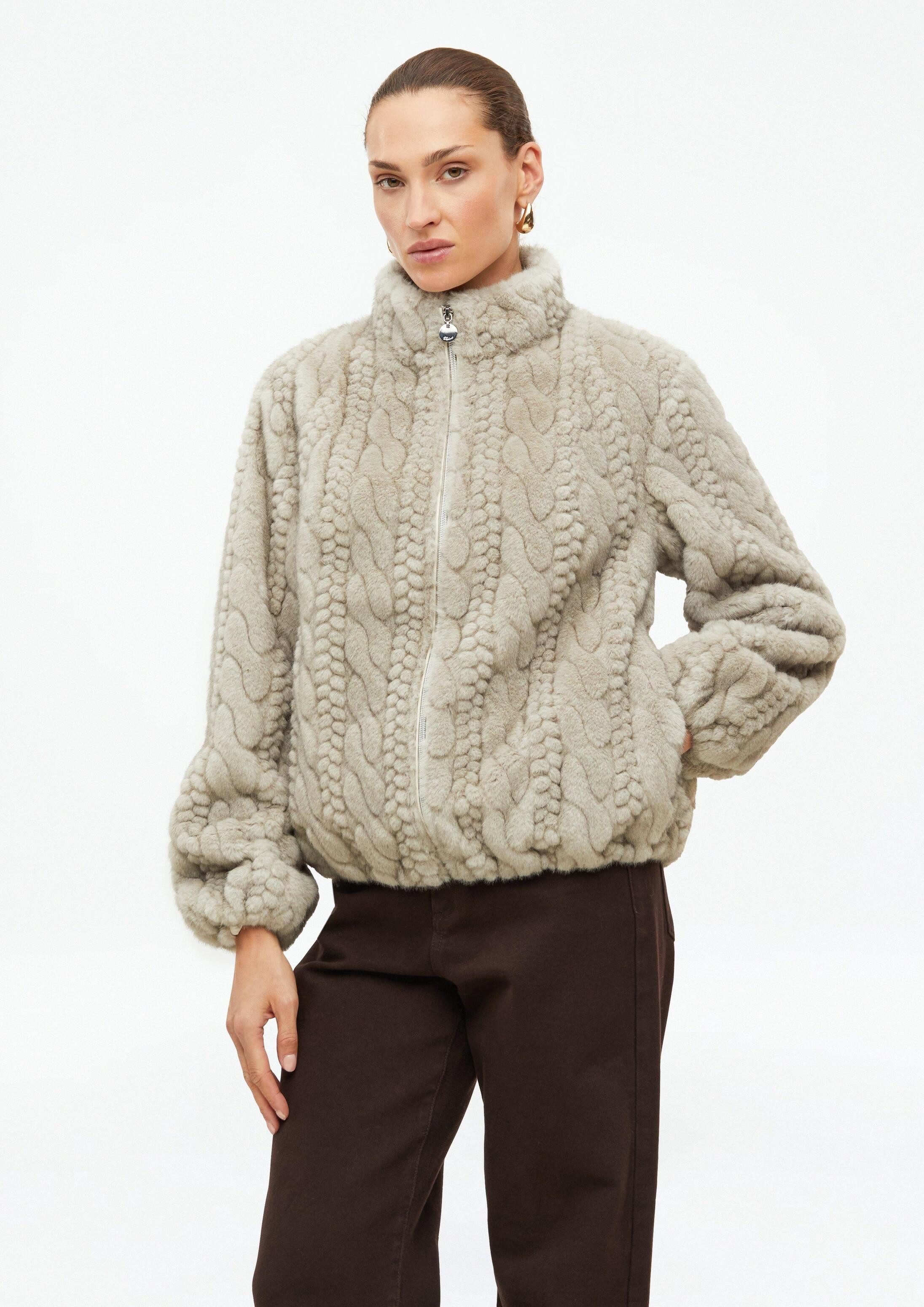 s.Oliver Funktionsjacke Outdoor-Jacke Jacke aus Fake Fur mit Zopfmuster