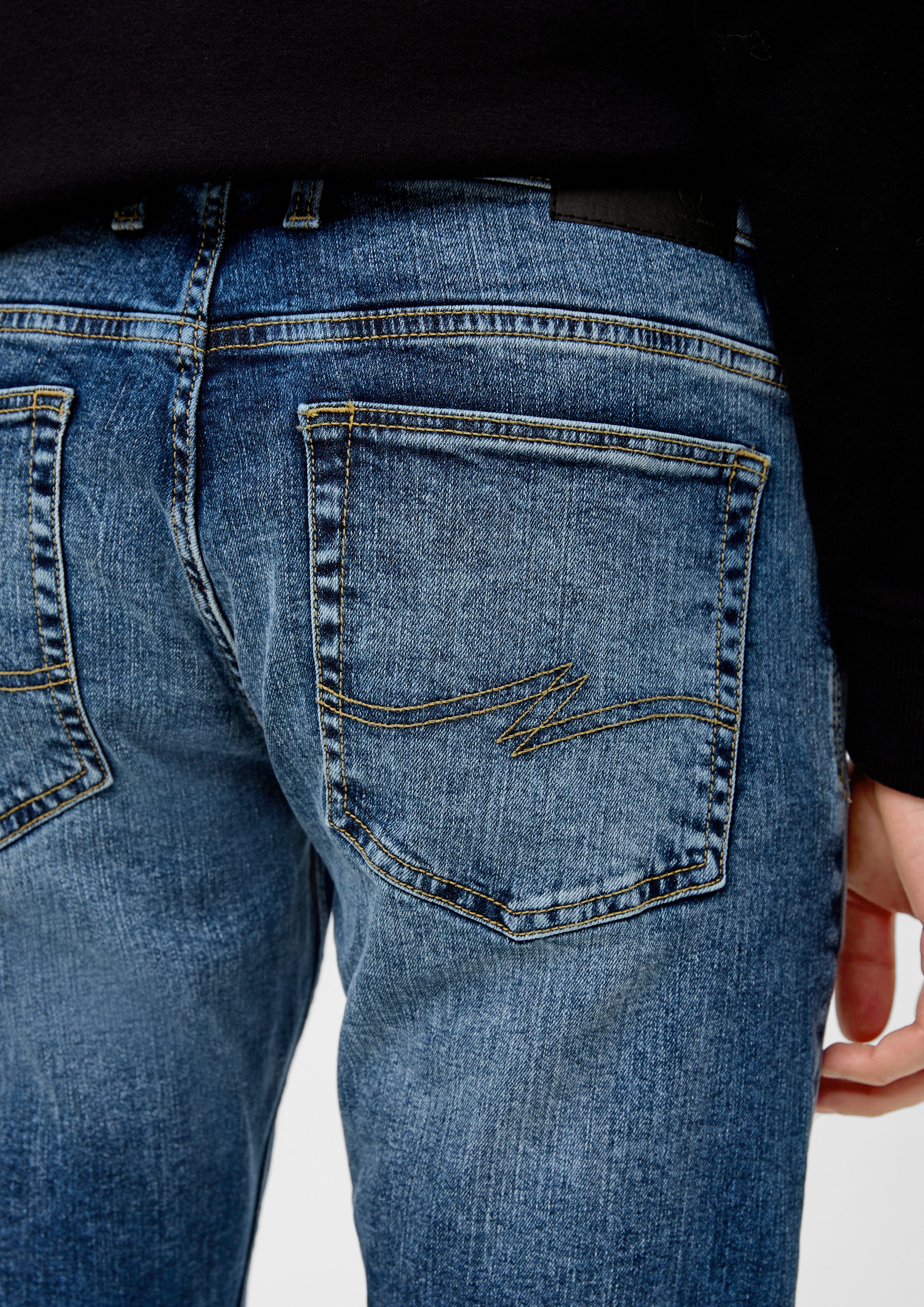 Slim Stoffhose Rick Fit Rise /Mid Leg Jeans QS Label-Patch Slim / /