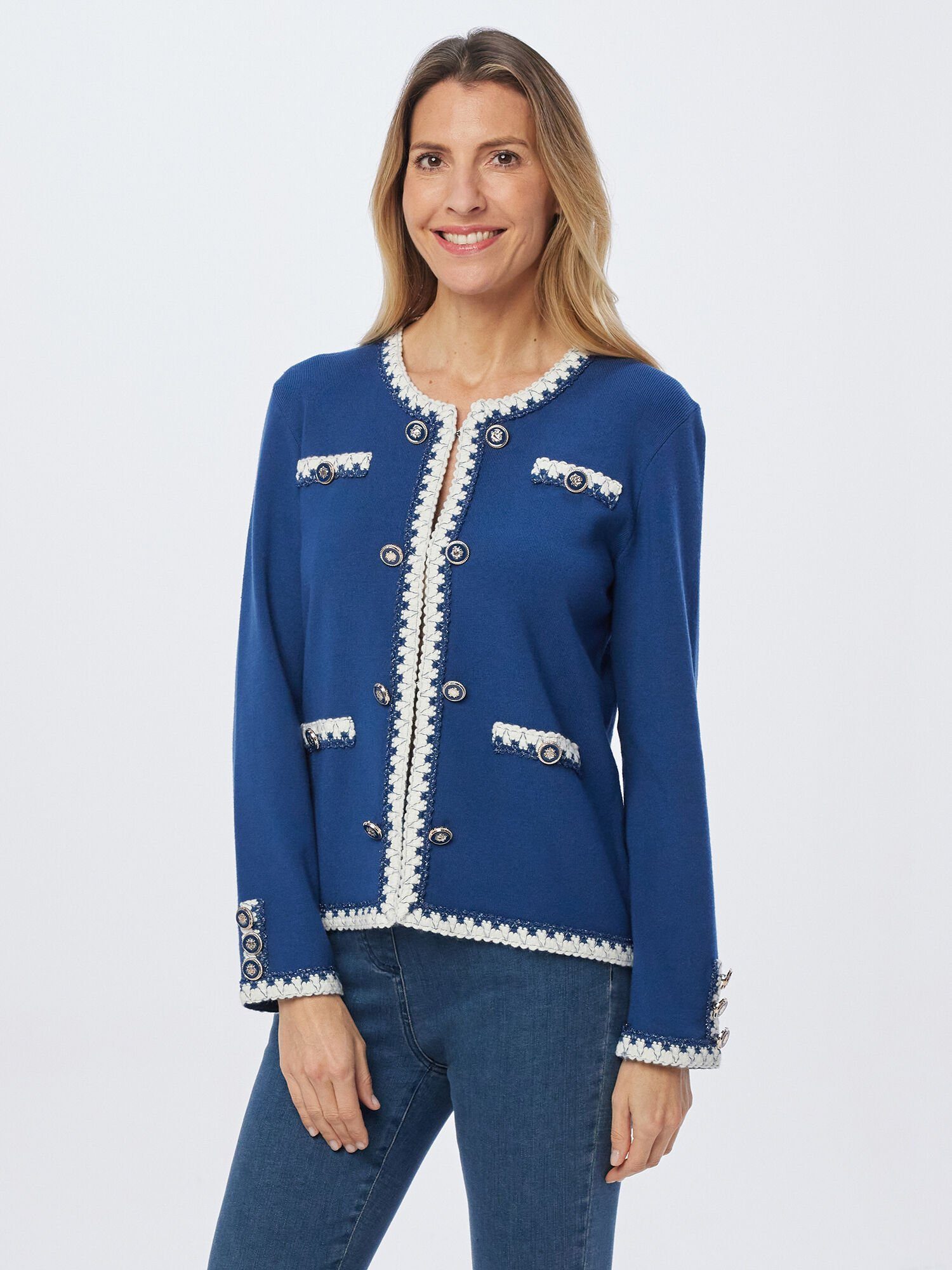 MONACO blue Strickjacke Cardigan koerpernah mit Häkeldetails